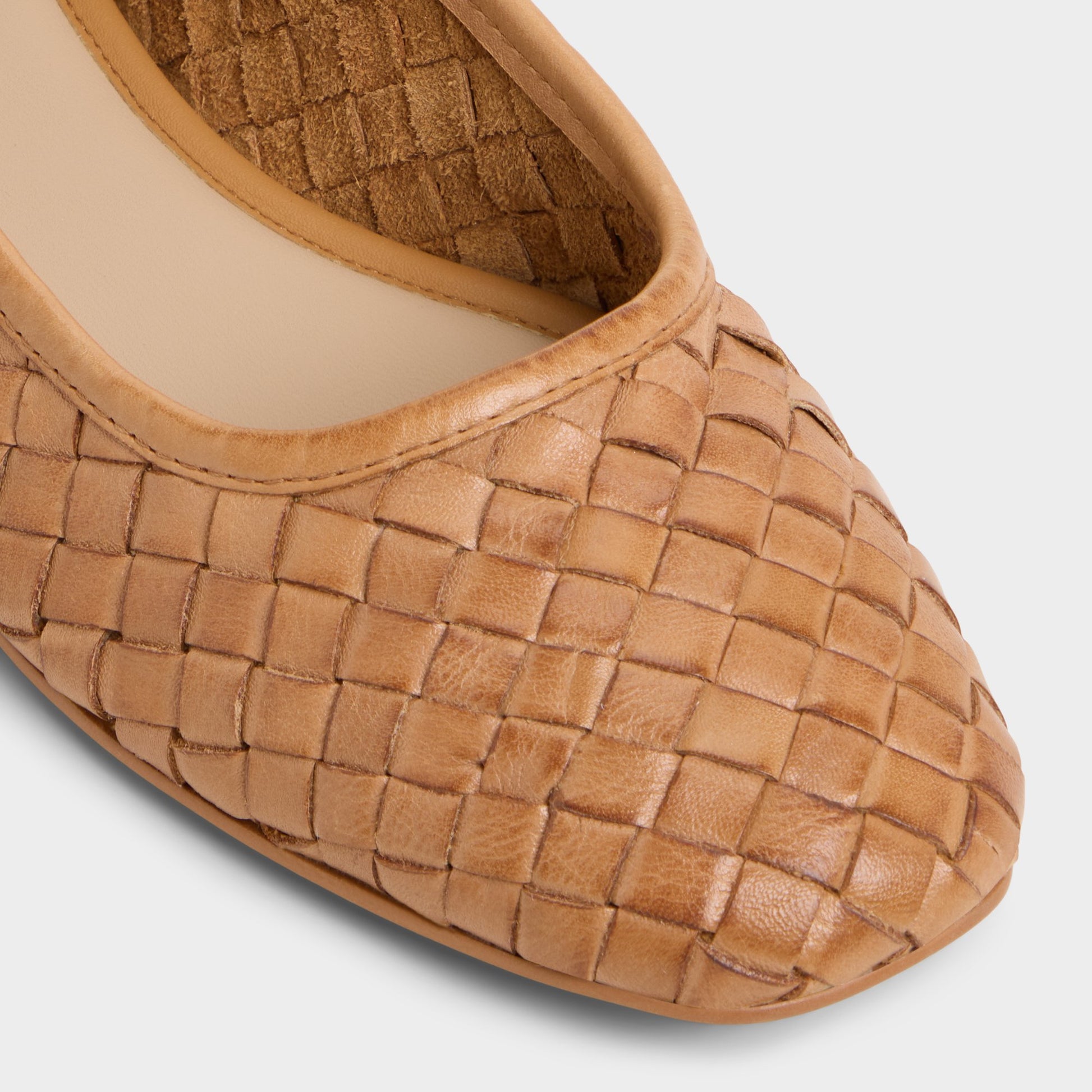 Close-up of the Tan Adrabrinna Ballerina