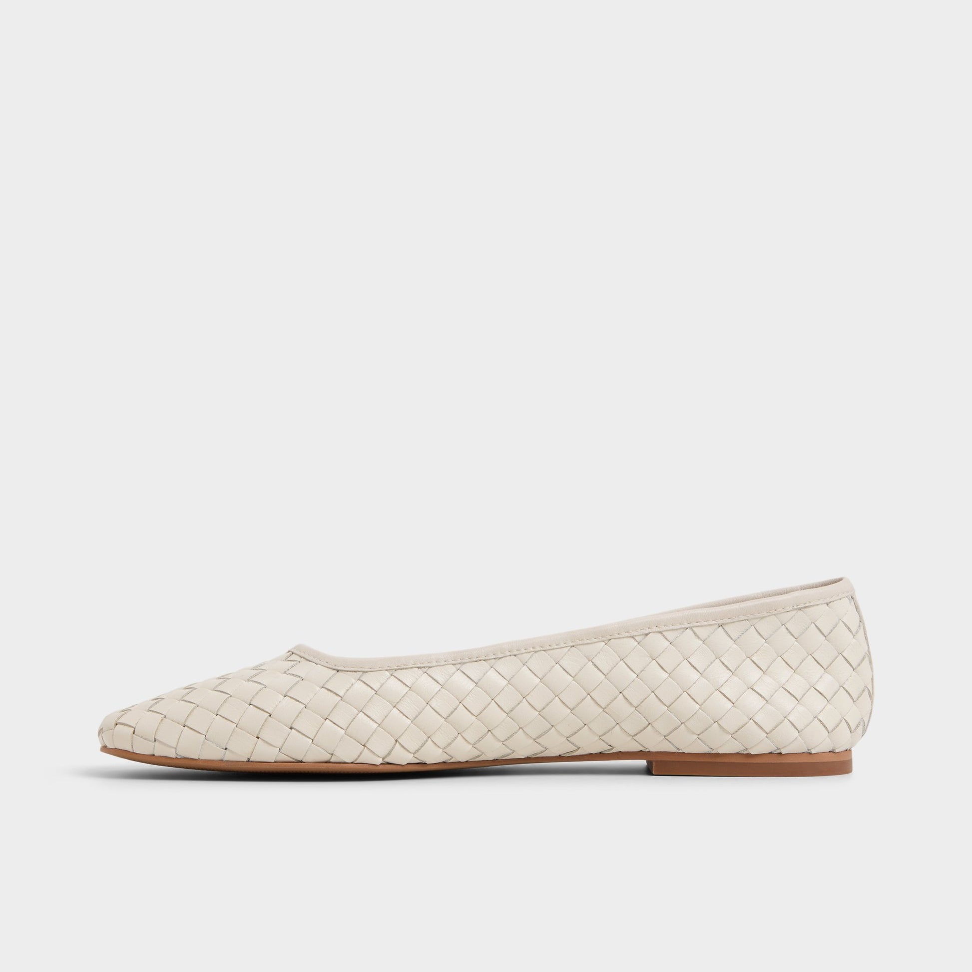Side view of White Adrabrinna Ballerina