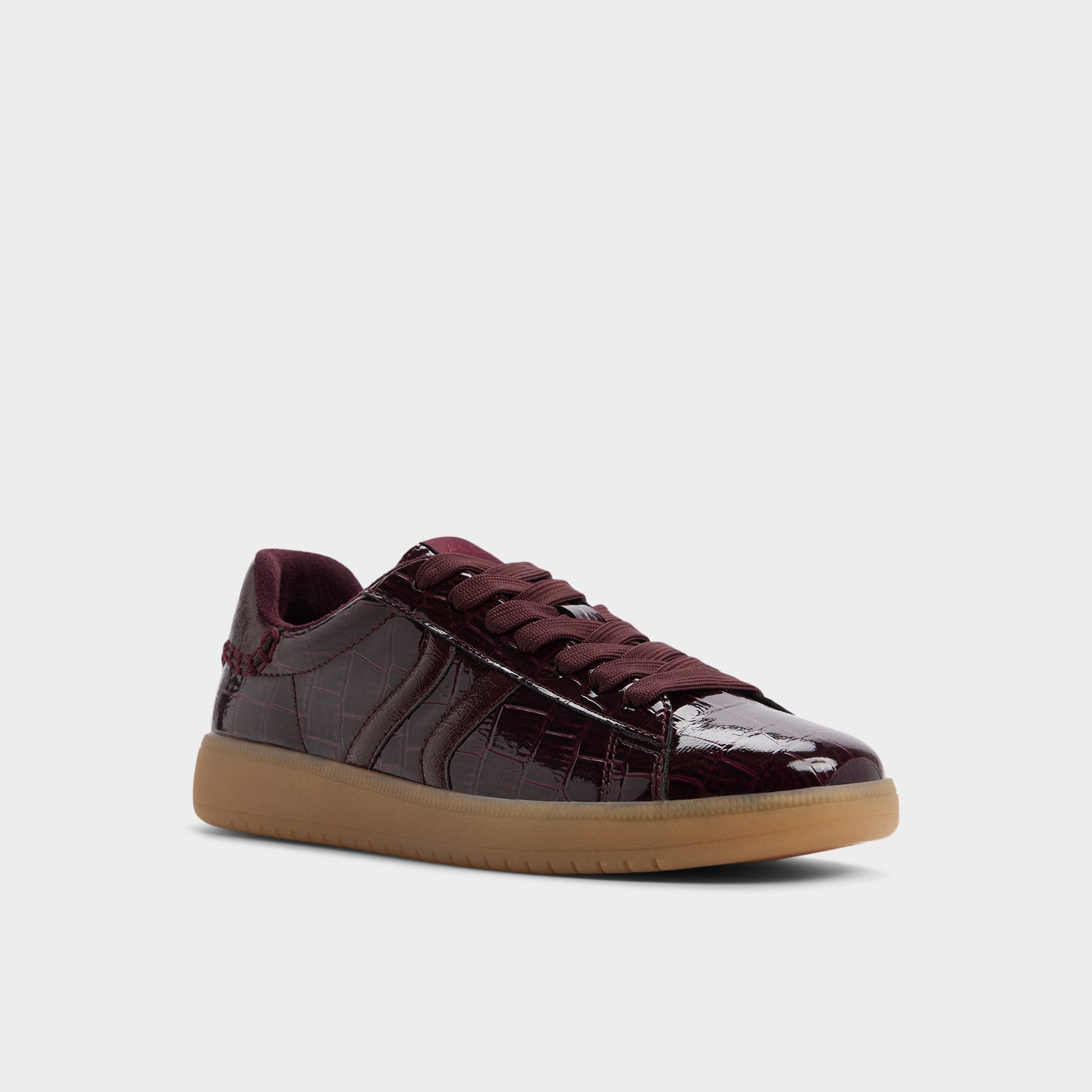 Angle de trois quarts de la face avant de Bordo Chicsneaker2 Sneaker bas