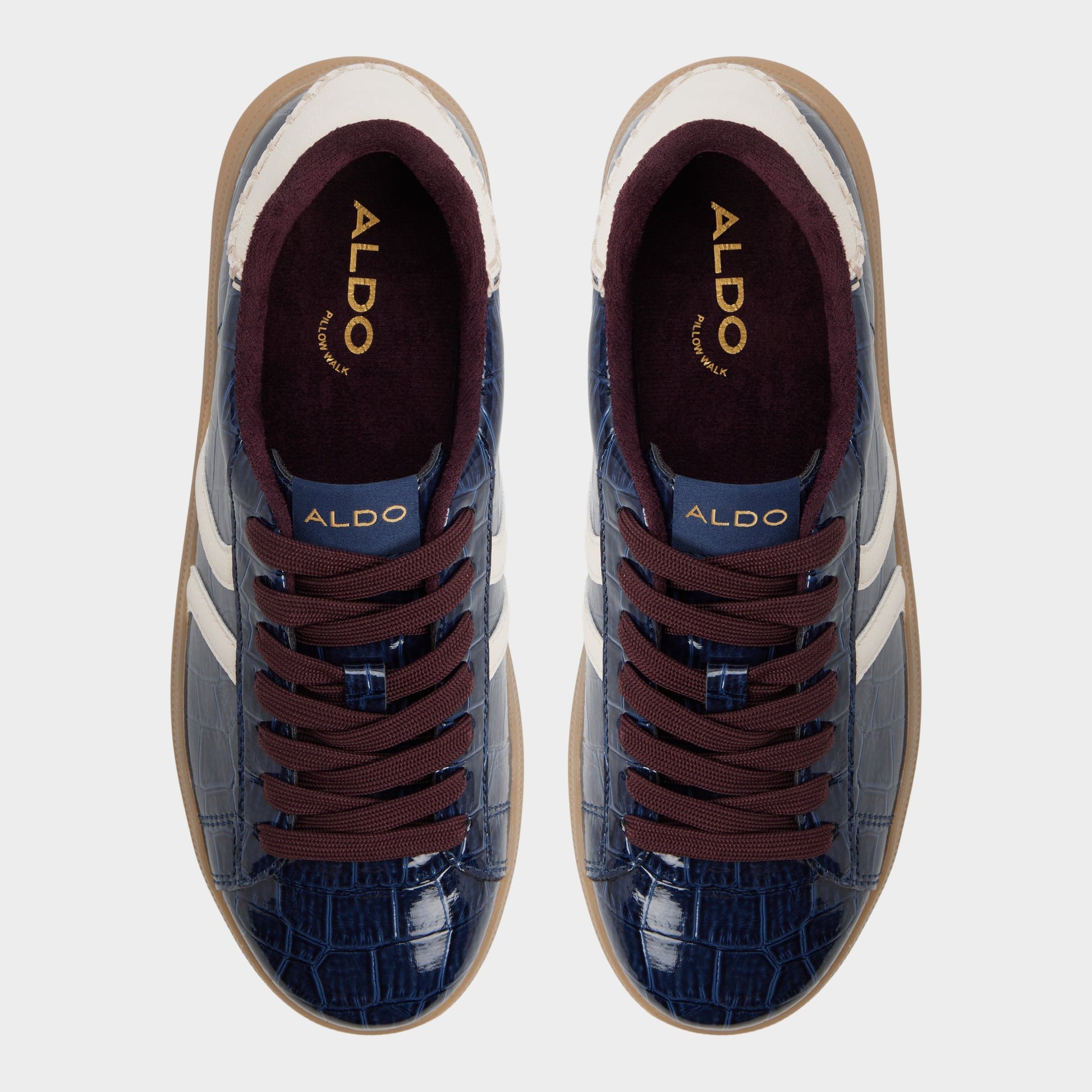 Top-down view of the Navy Chicsneaker2 Low top sneaker