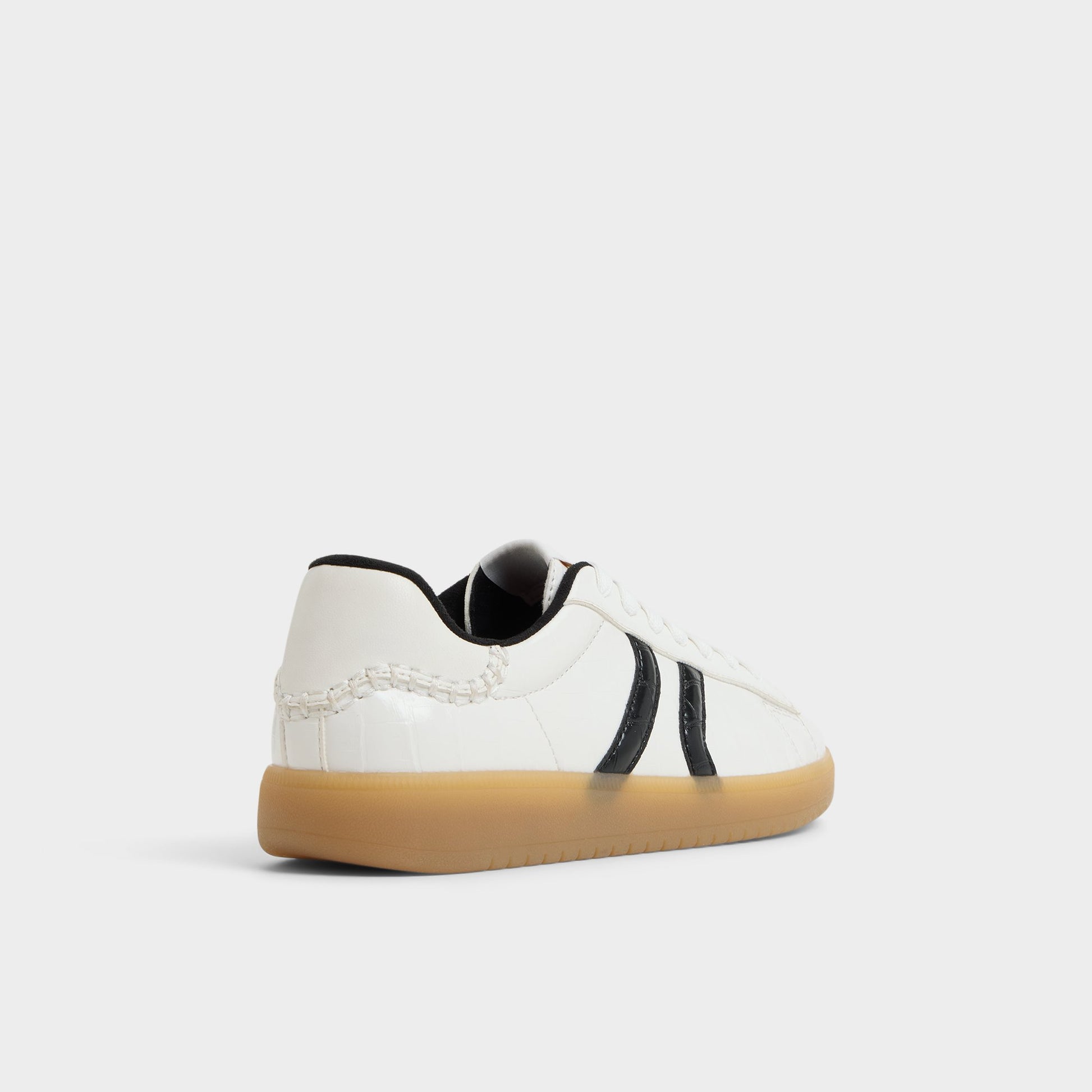 Three-quarter angle of White/Black Chicsneaker2 Low top sneaker's back side
