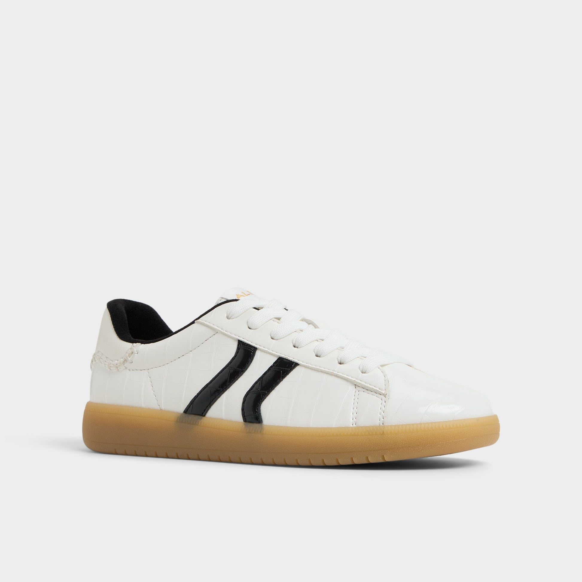 Three-quarter angle of White/Black Chicsneaker2 Low top sneaker's front side