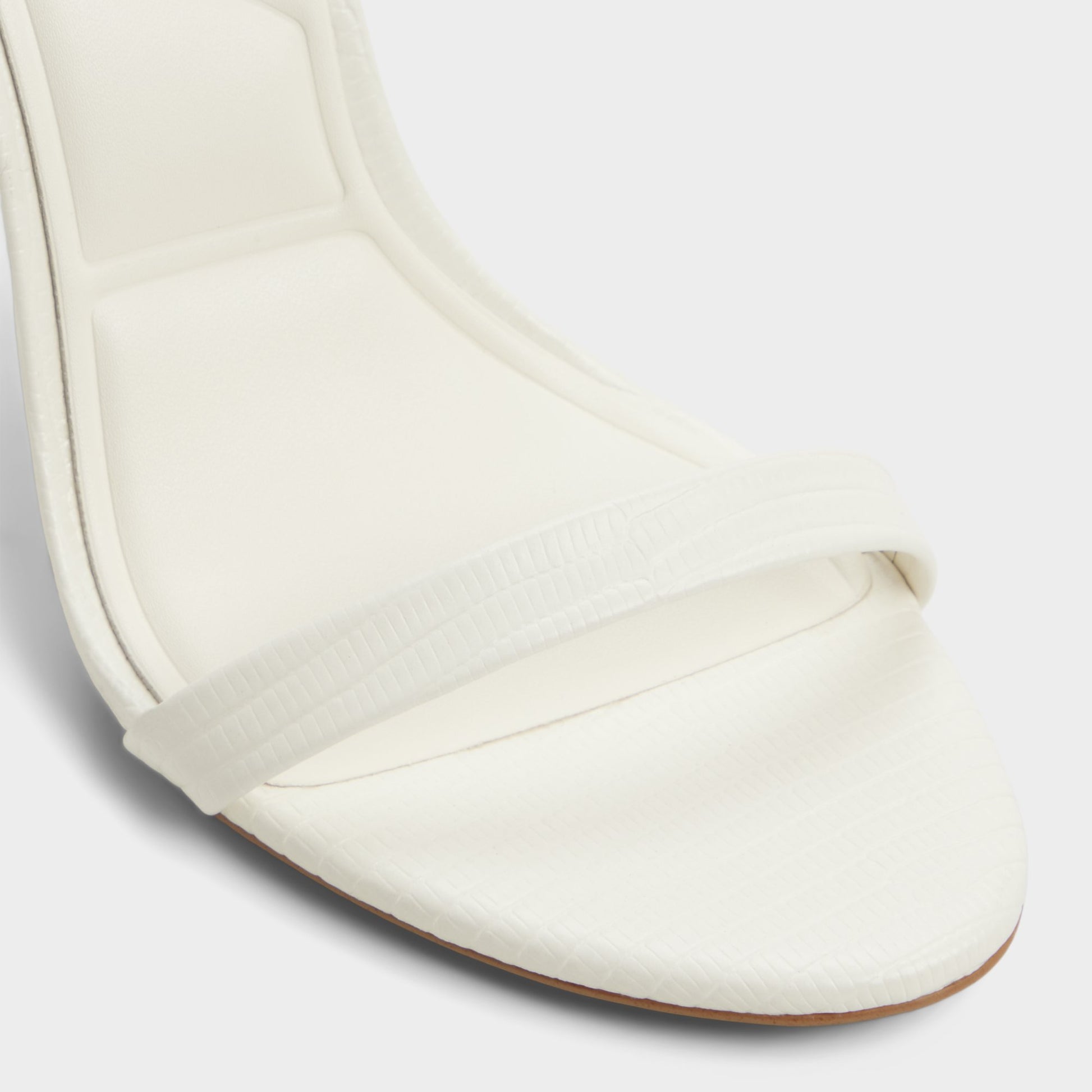 Close-up of the White Maristou Heeled sandal