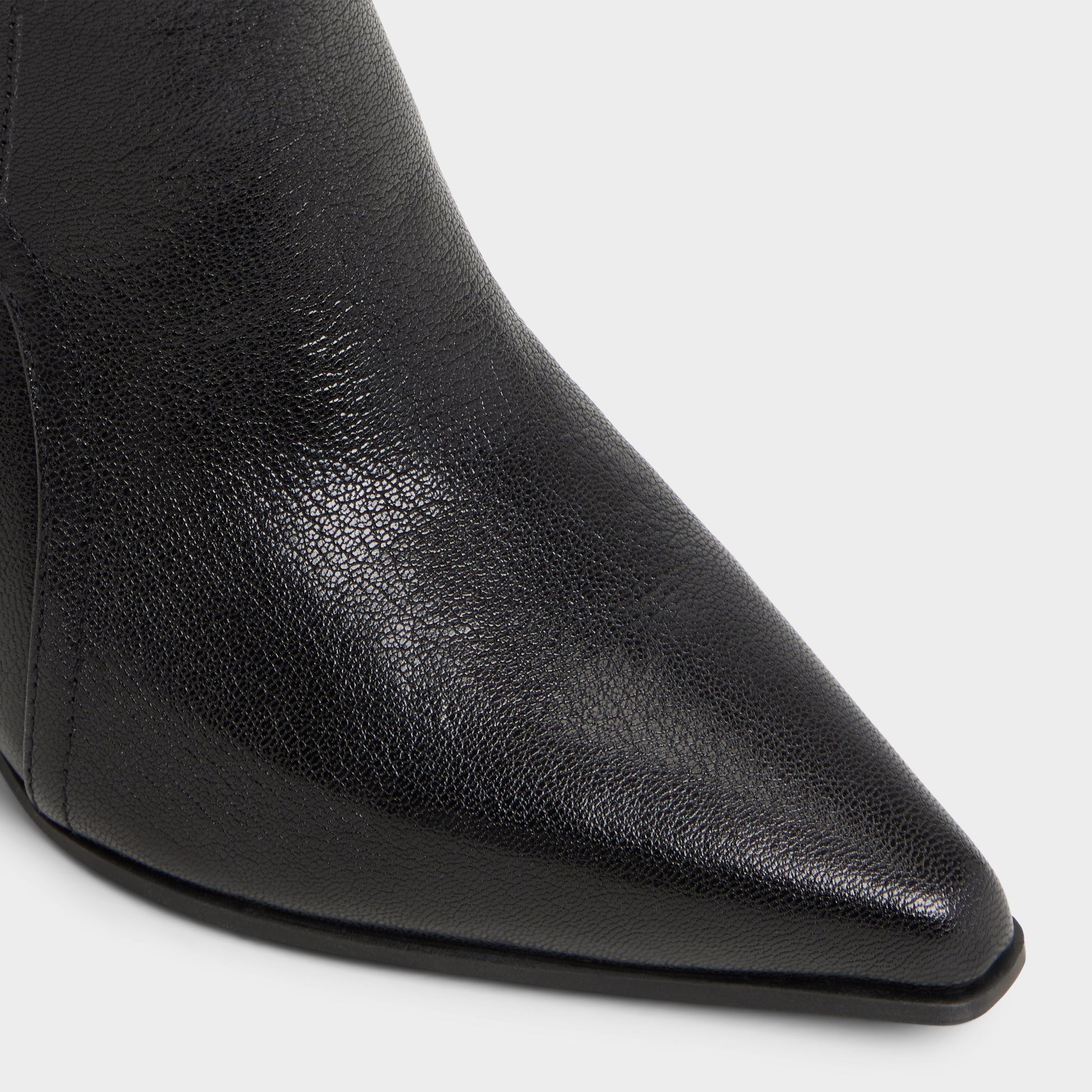 Gros plan de la Noir Saddle Botte haute