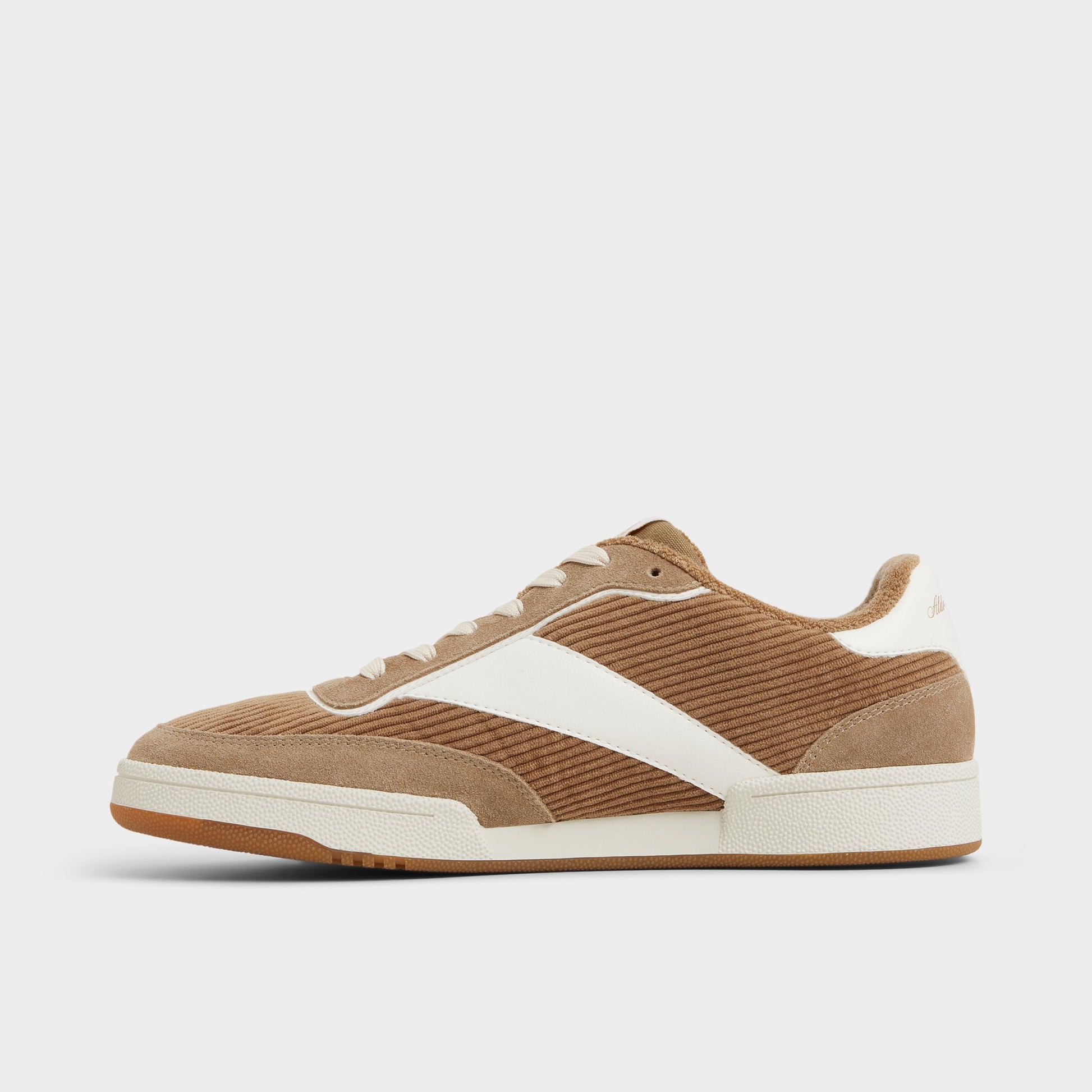 Vue latérale de Taupe Ashwin Sneaker bas