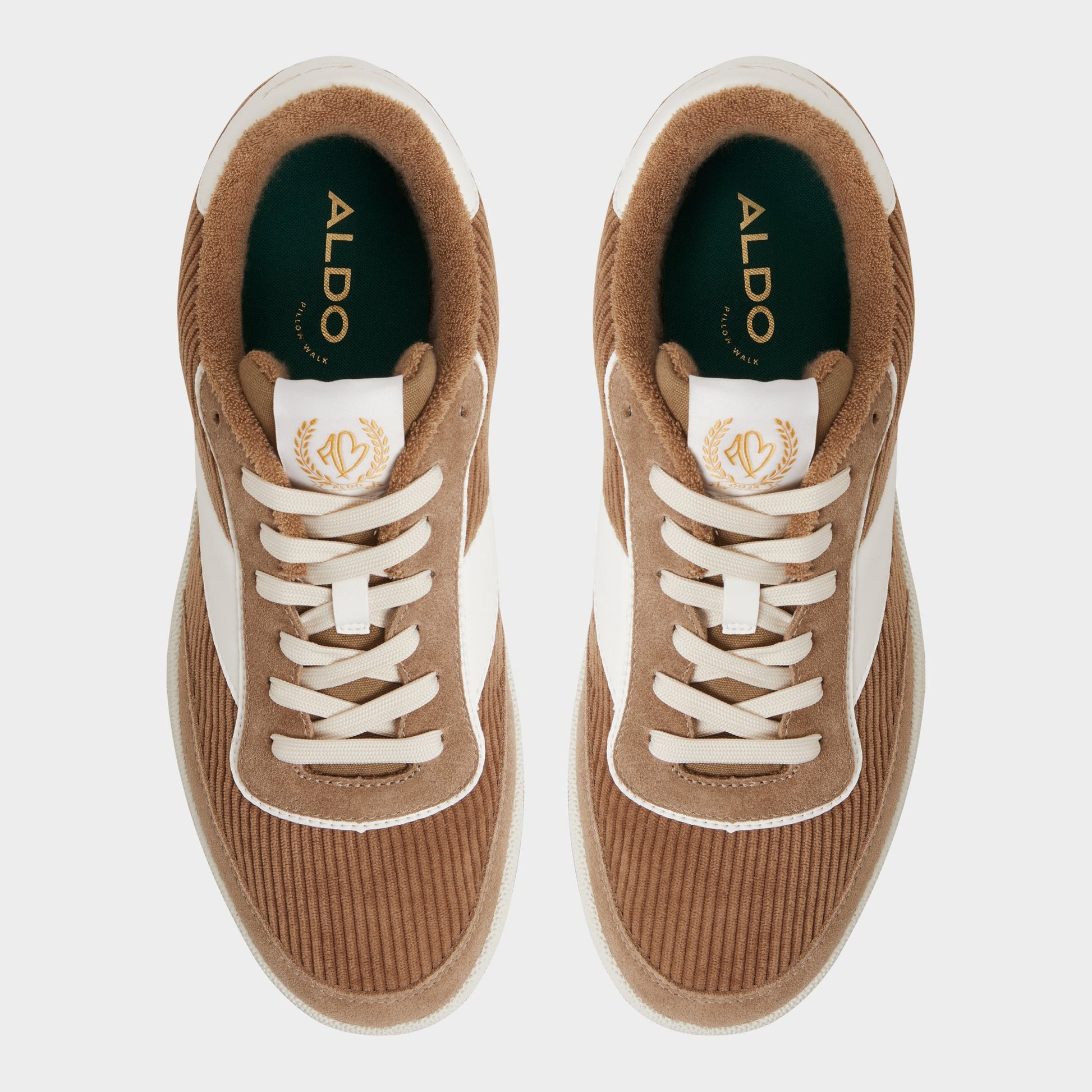 Vue de dessus de la Taupe Ashwin Sneaker bas