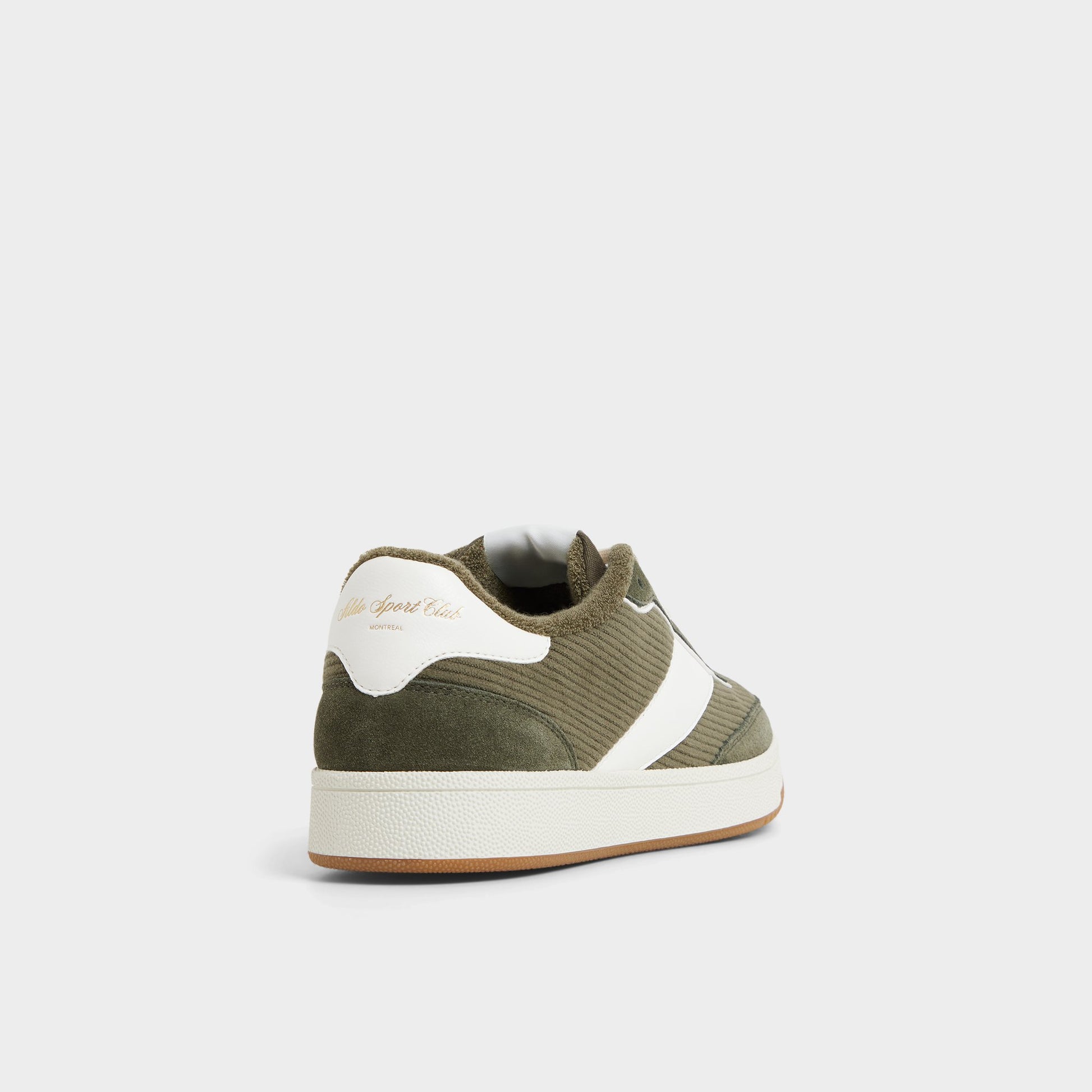 Angle de trois quarts de l'arrière de Olive Ashwin Sneaker bas