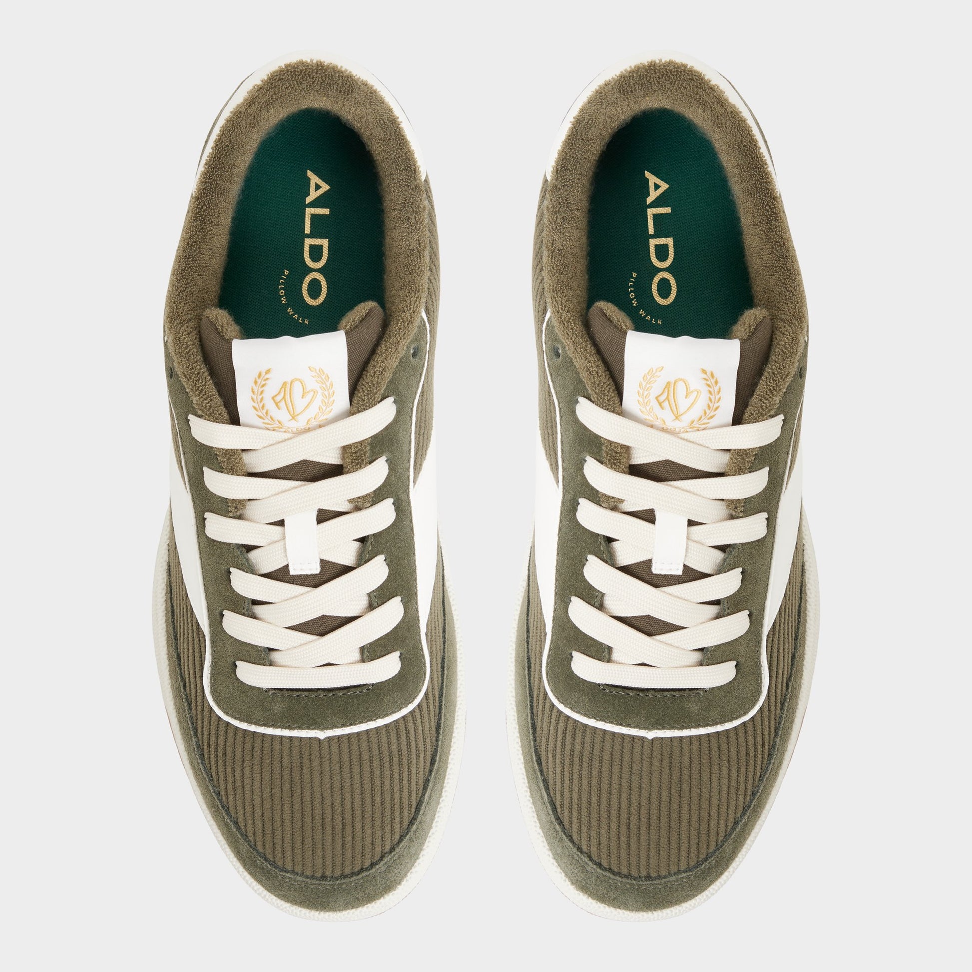 Vue de dessus de la Olive Ashwin Sneaker bas