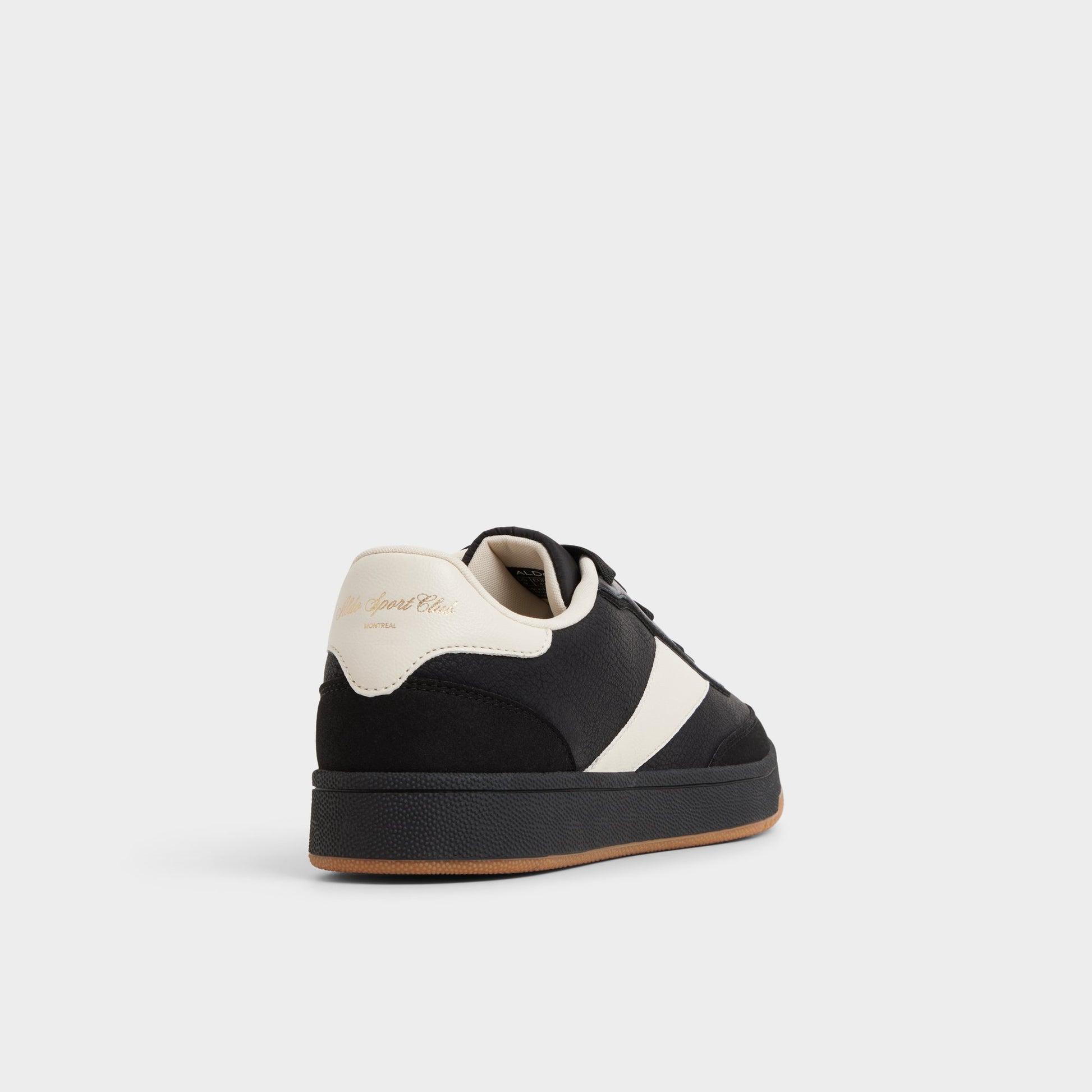 Angle de trois quarts de l'arrière de Noir Ashwin Sneaker bas