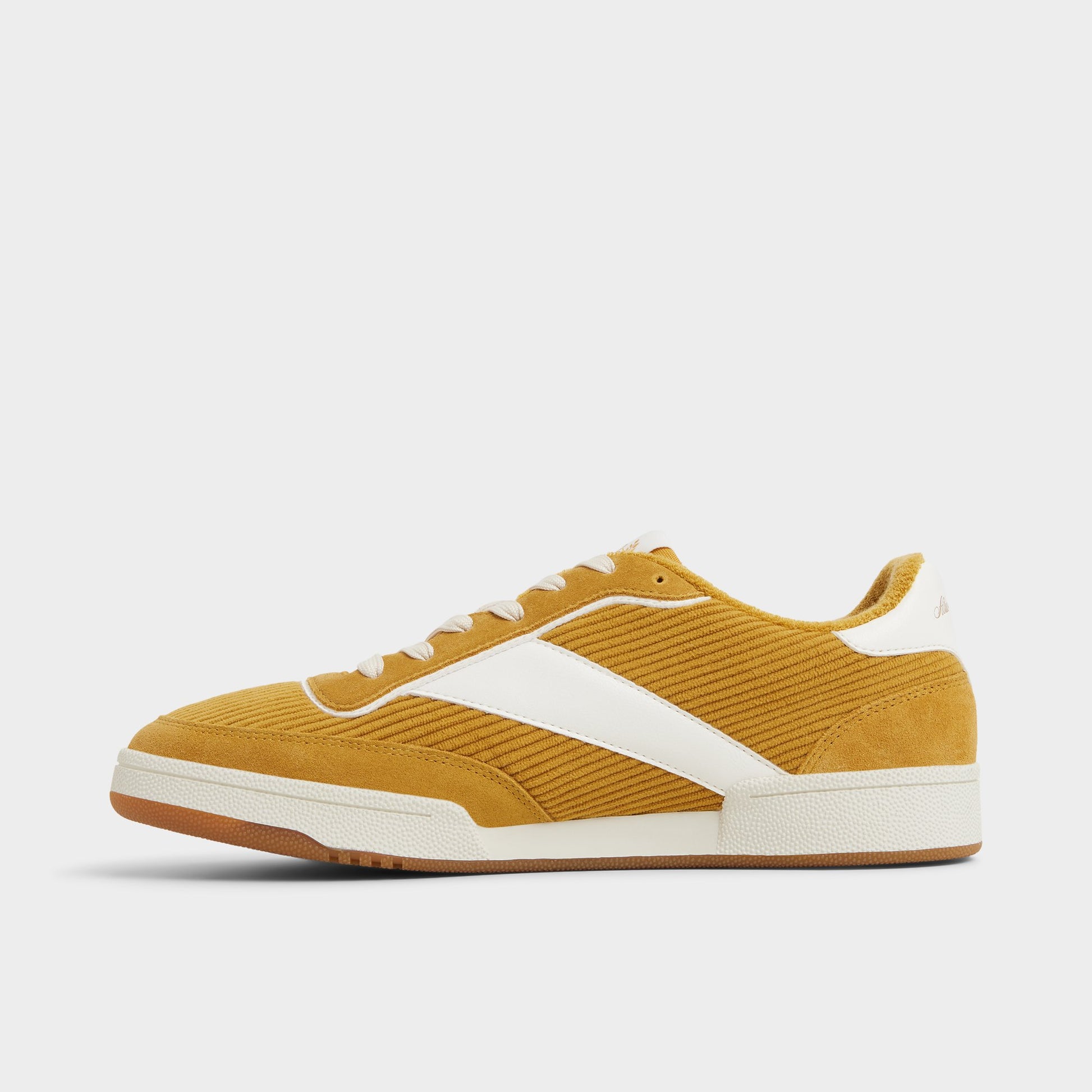 Vue latérale de Autre Jaune Ashwin Sneaker bas