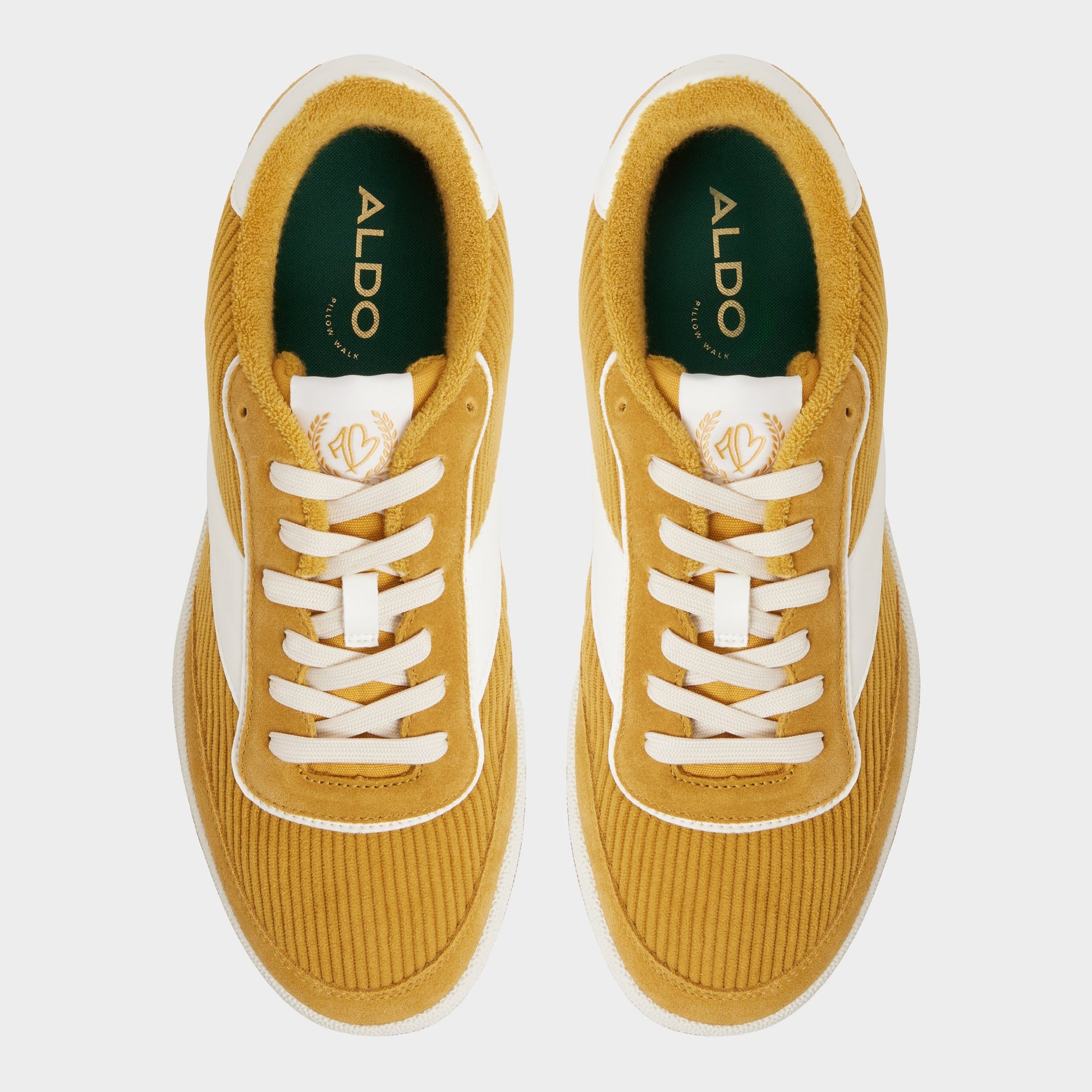 Vue de dessus de la Autre Jaune Ashwin Sneaker bas