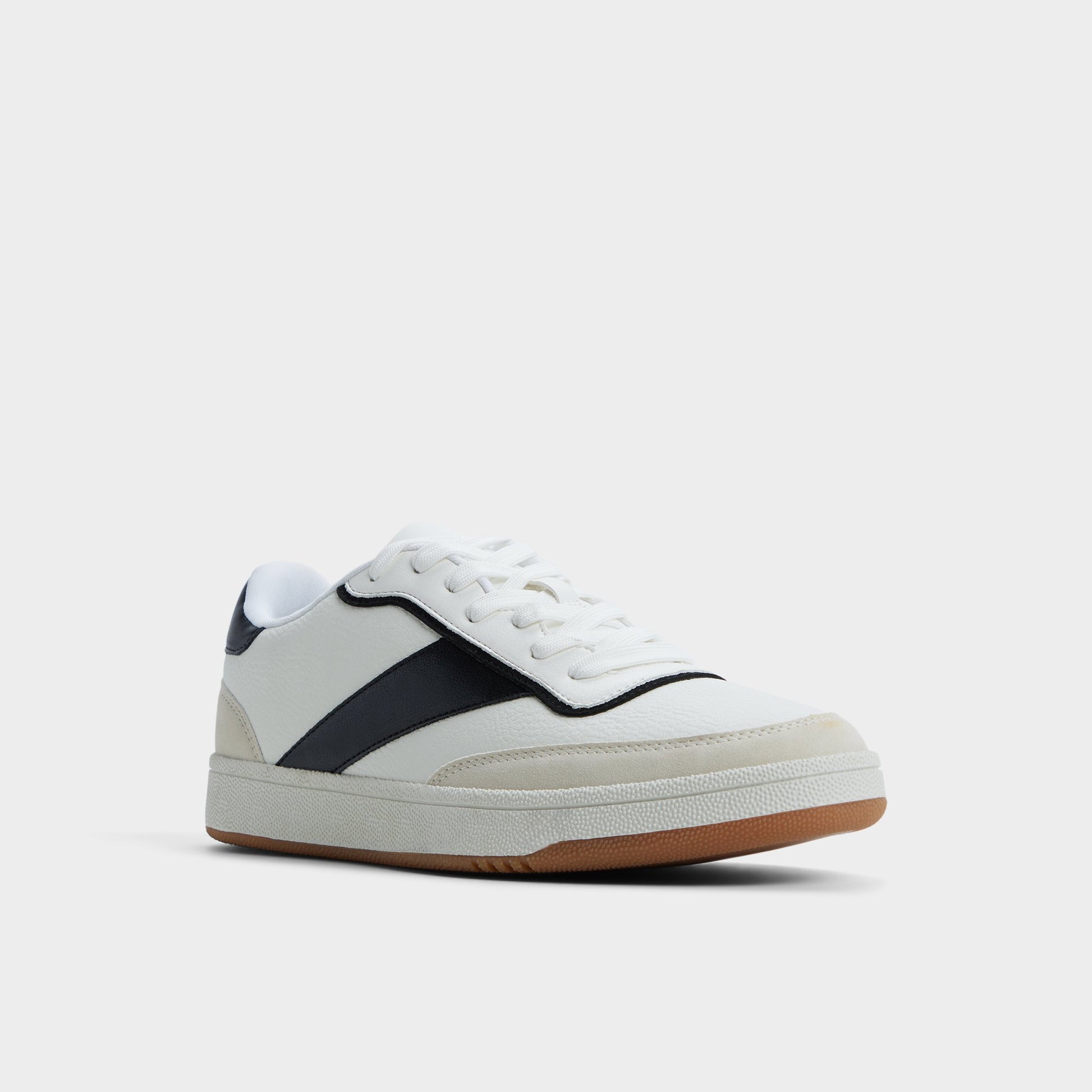 Angle de trois quarts de la face avant de Blanc Ashwin Sneaker bas