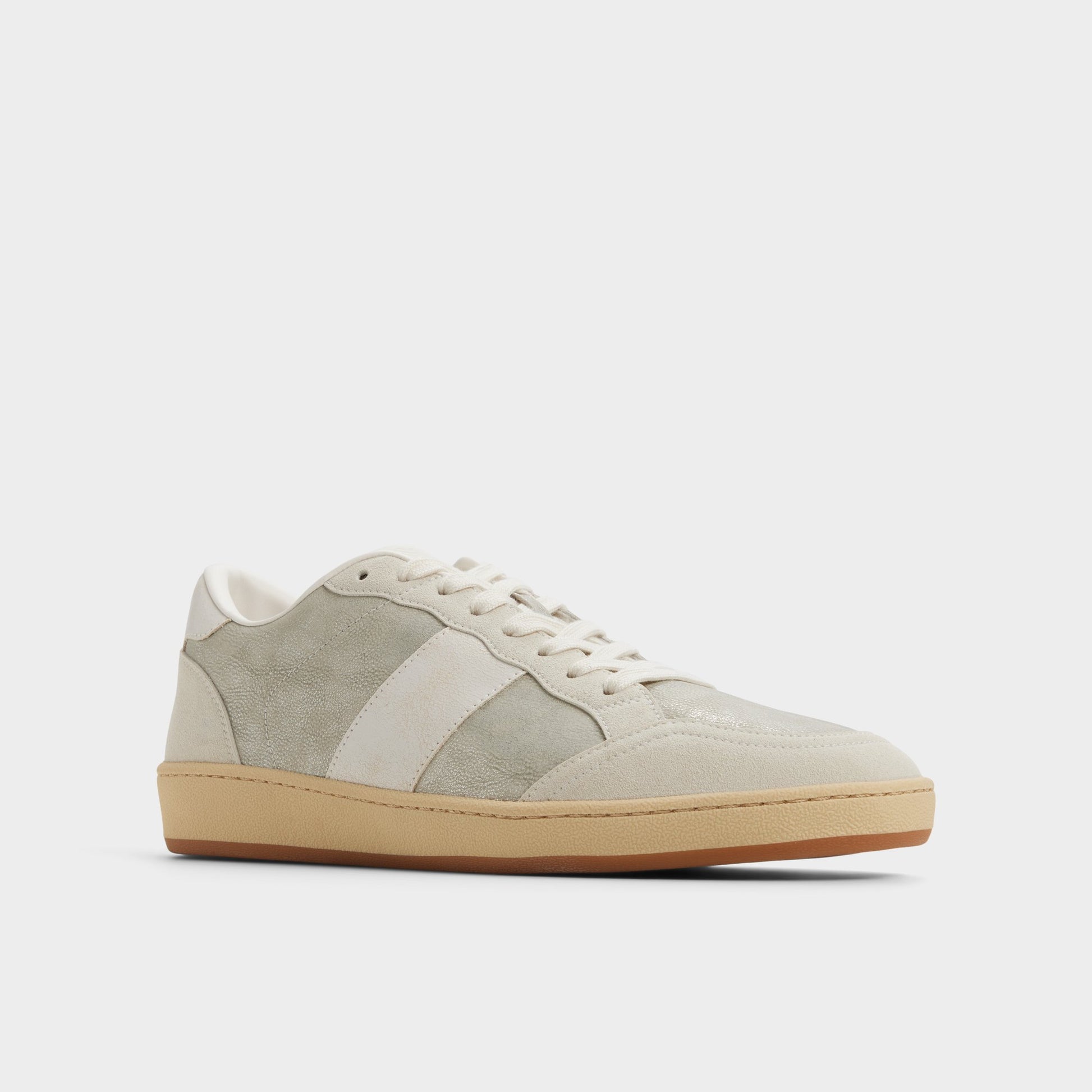 Three-quarter angle of Ivory Roscoe Low top sneaker's front side