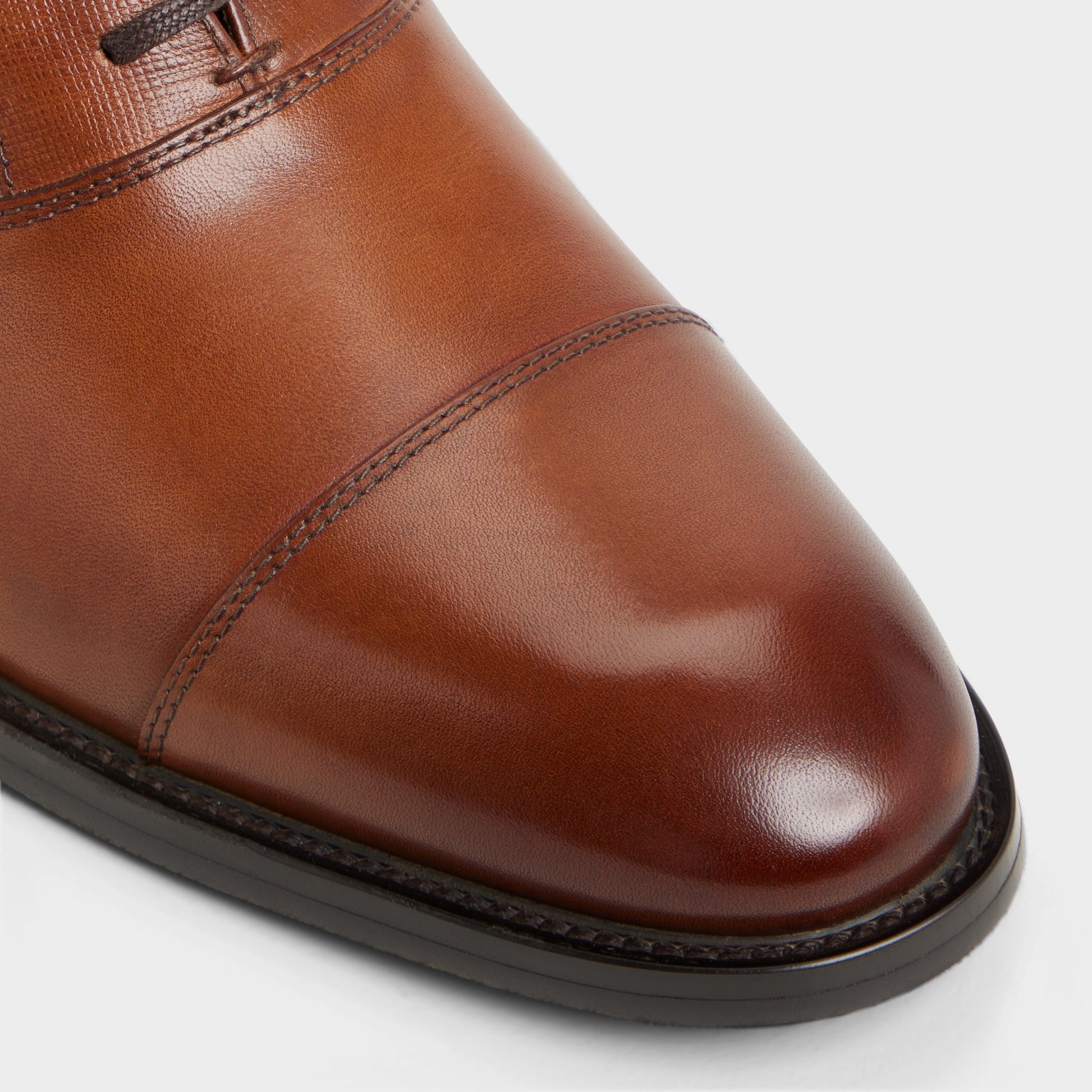 Close-up of the Cognac Reece Oxford shoe