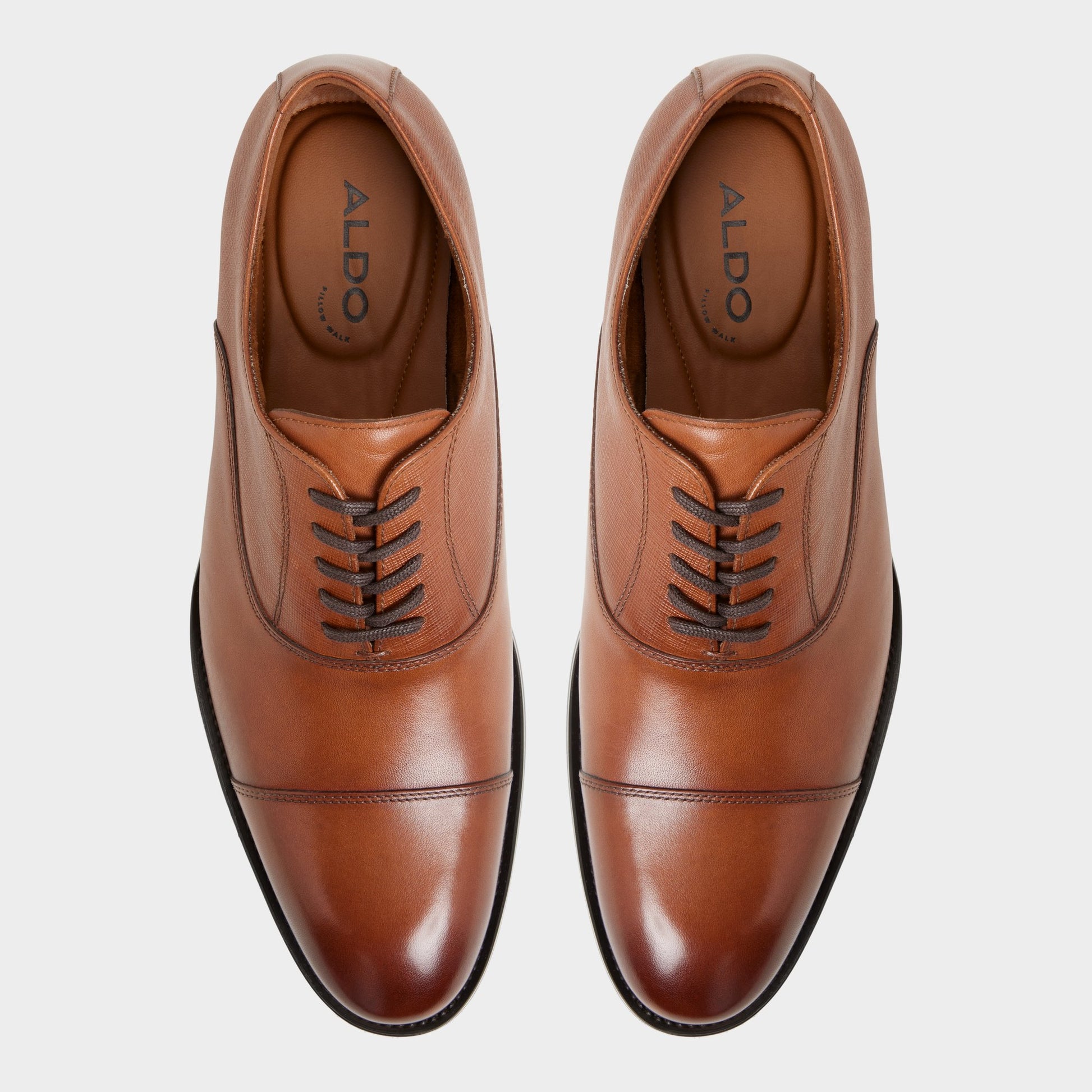 Top-down view of the Cognac Reece Oxford shoe