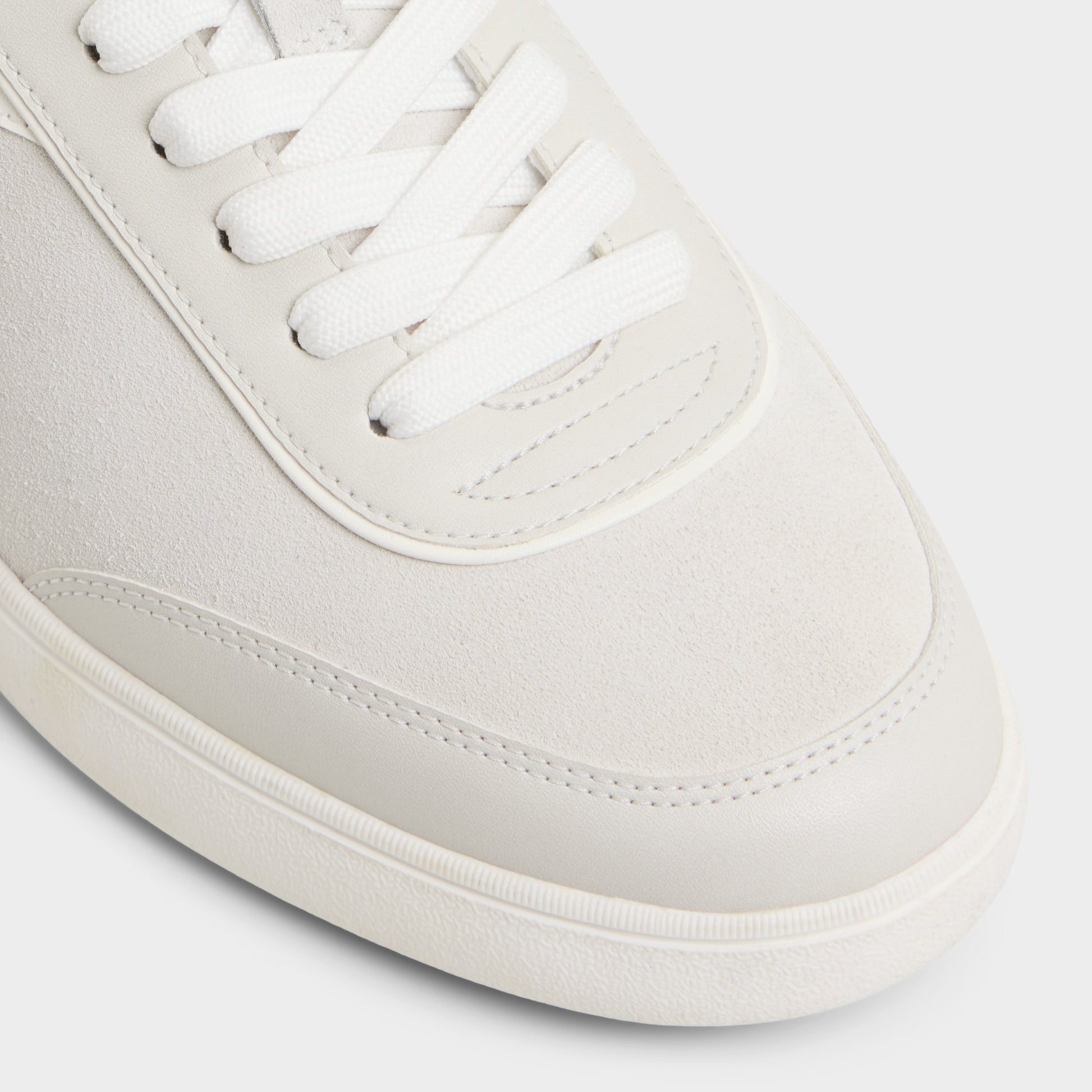 Close-up of the Ice Cypress Low top sneaker