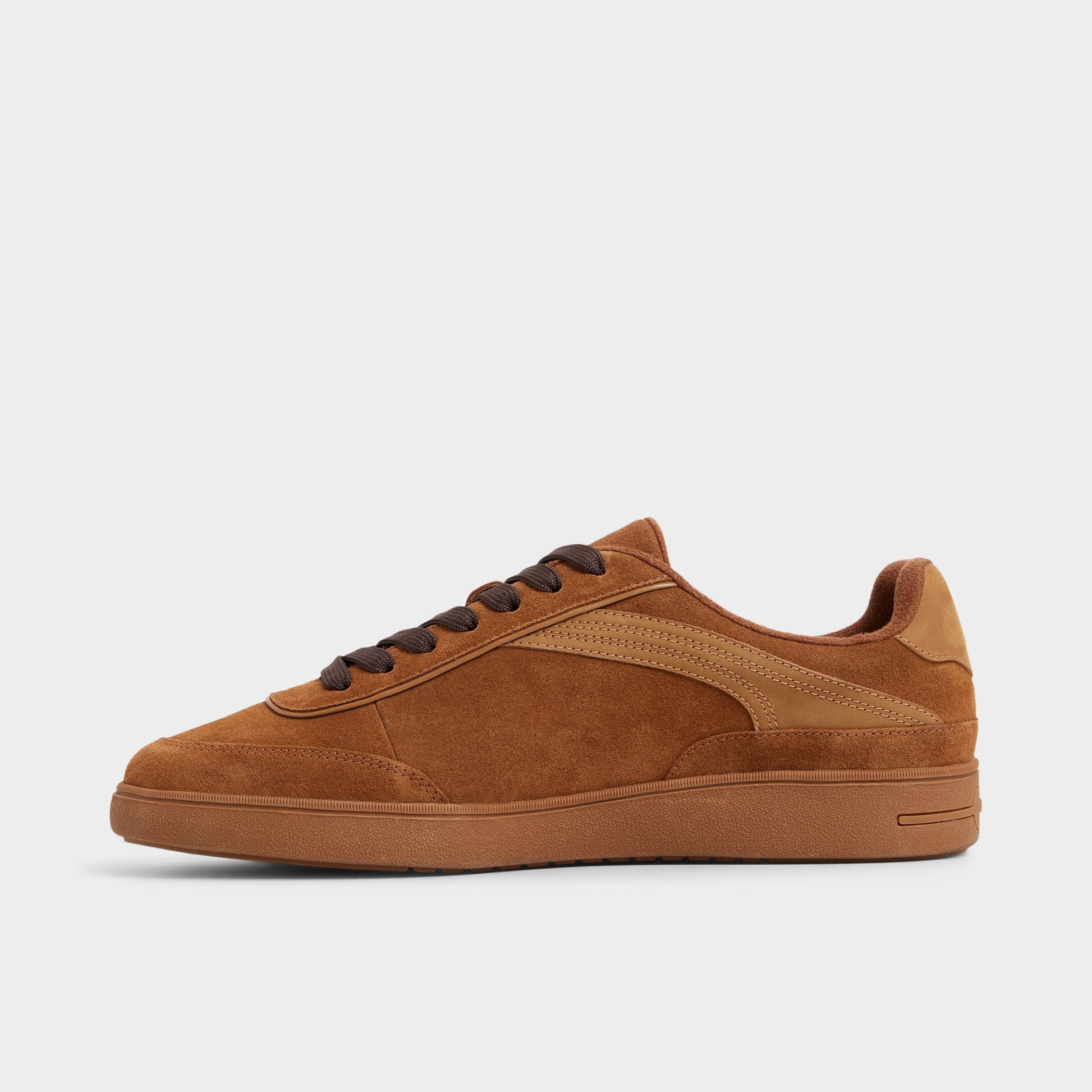 Side view of Cognac Cypress Low top sneaker