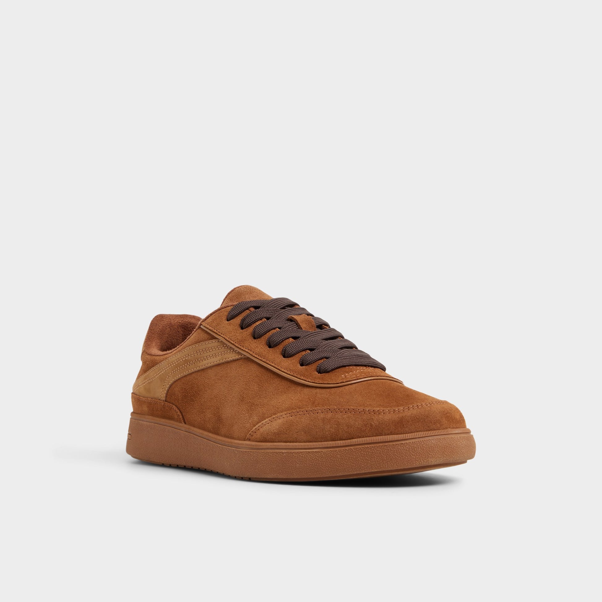 Three-quarter angle of Cognac Cypress Low top sneaker's front side