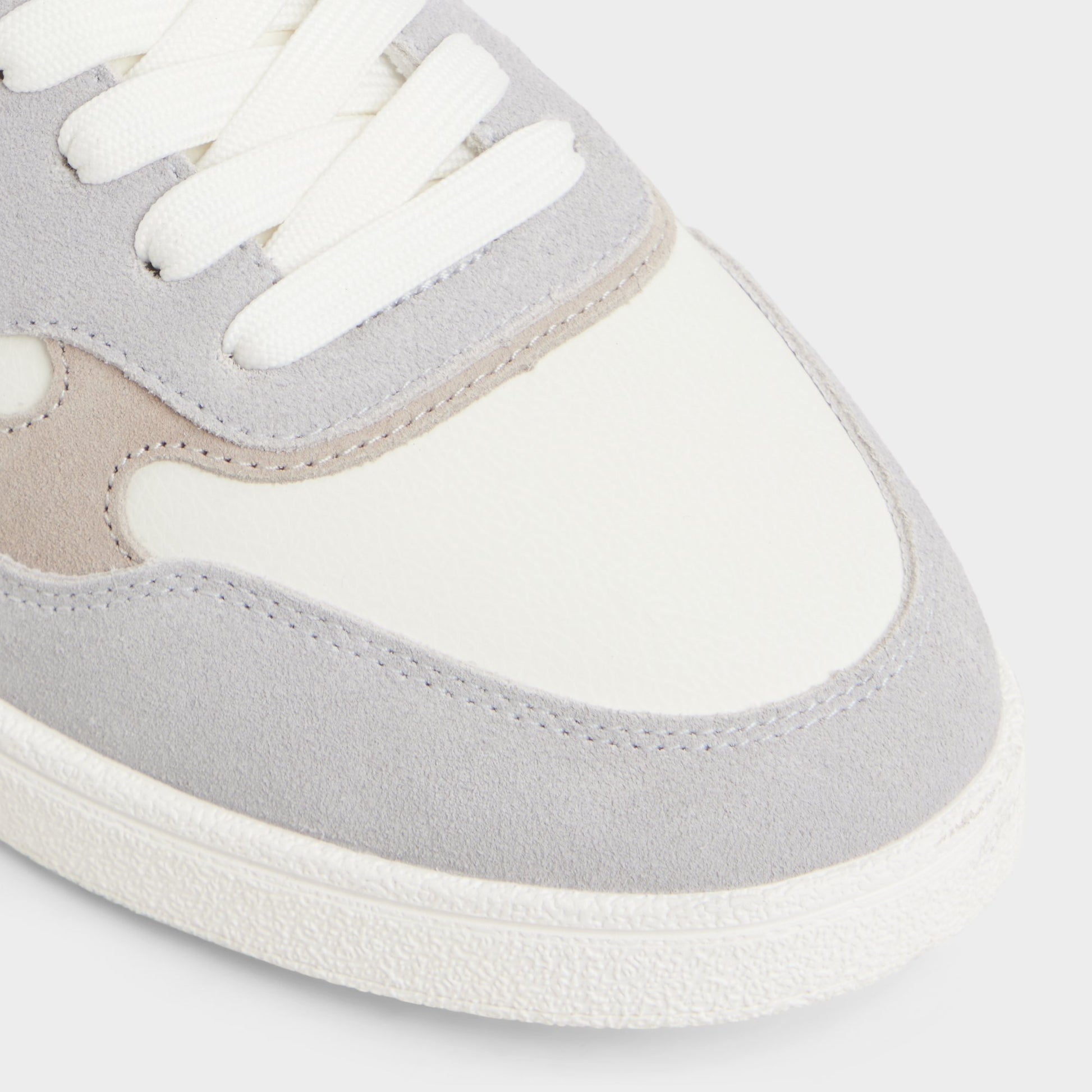 Close-up of the Grey multi Curtis Low top sneaker