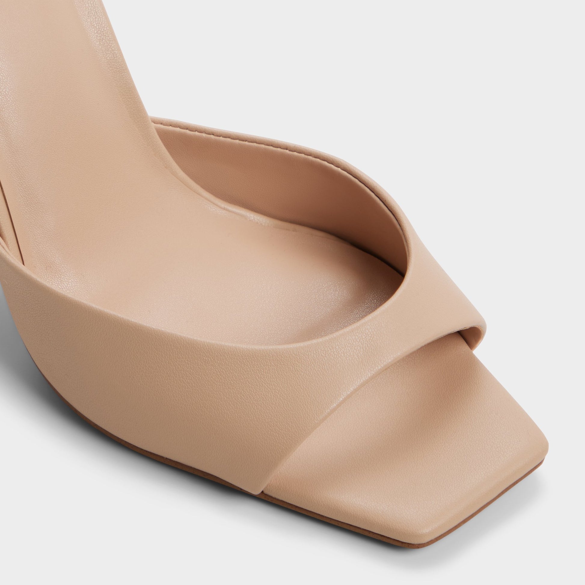Close-up of the Other medium beige Alisonn
