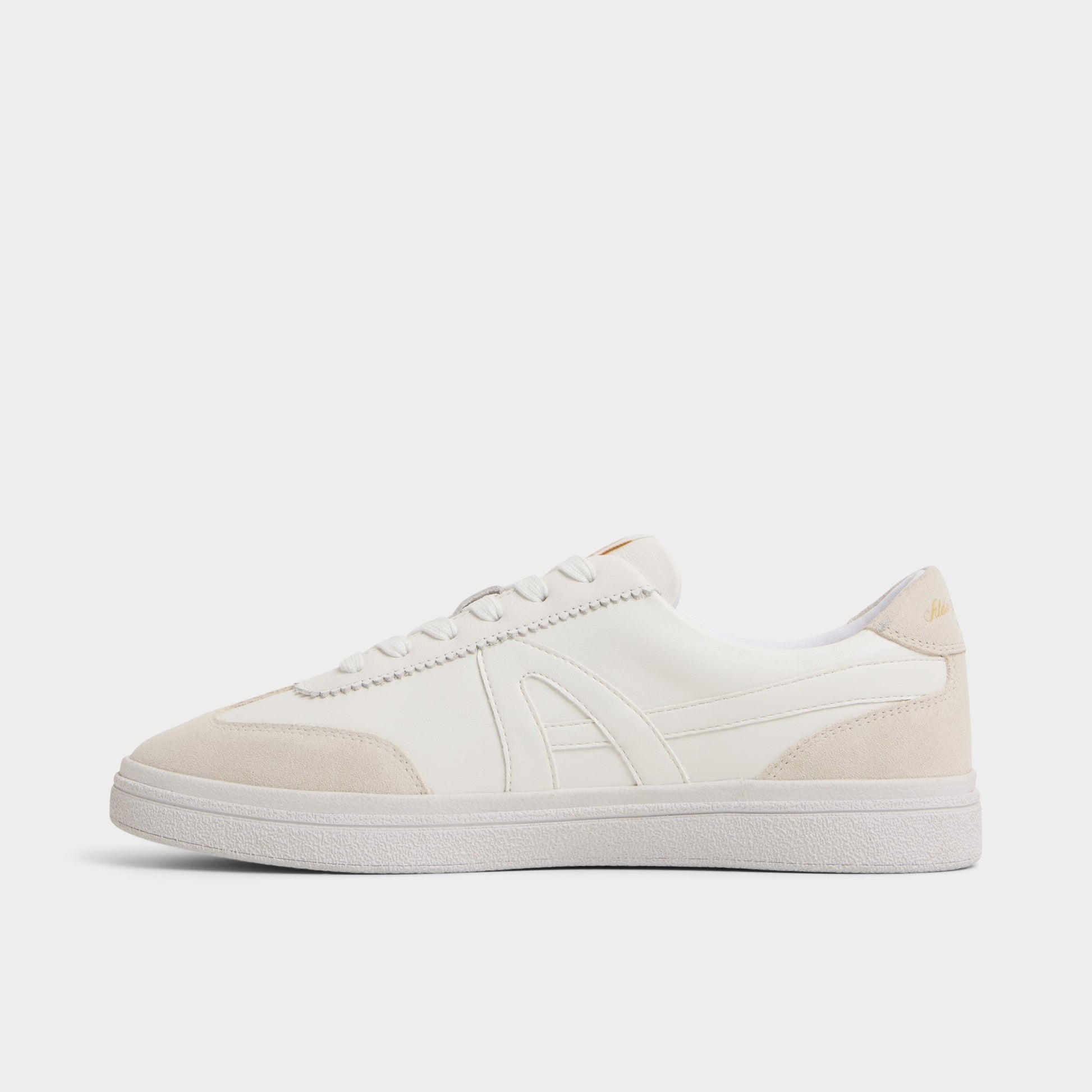 Side view of White Clubtrainer Low top sneaker