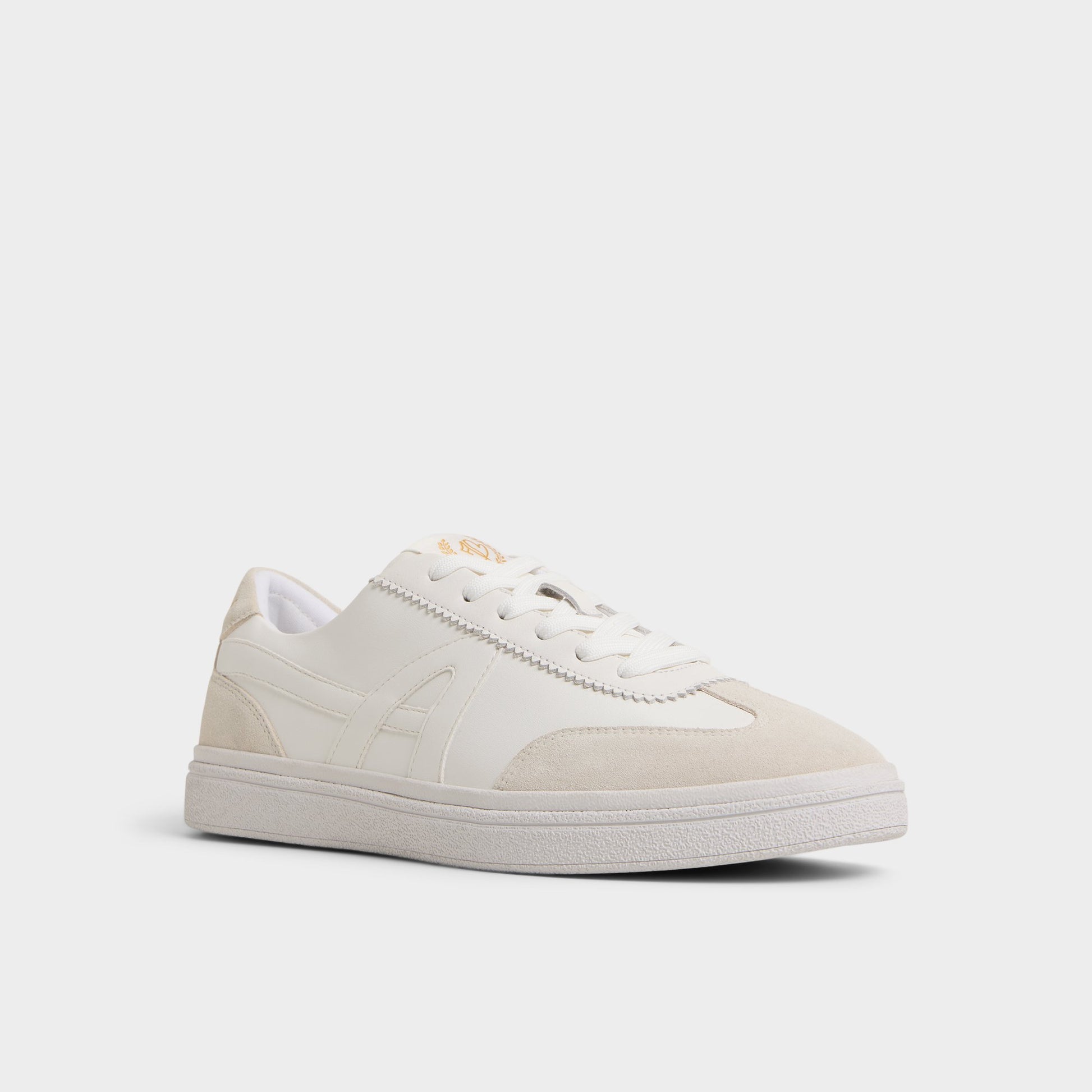 Three-quarter angle of White Clubtrainer Low top sneaker's front side