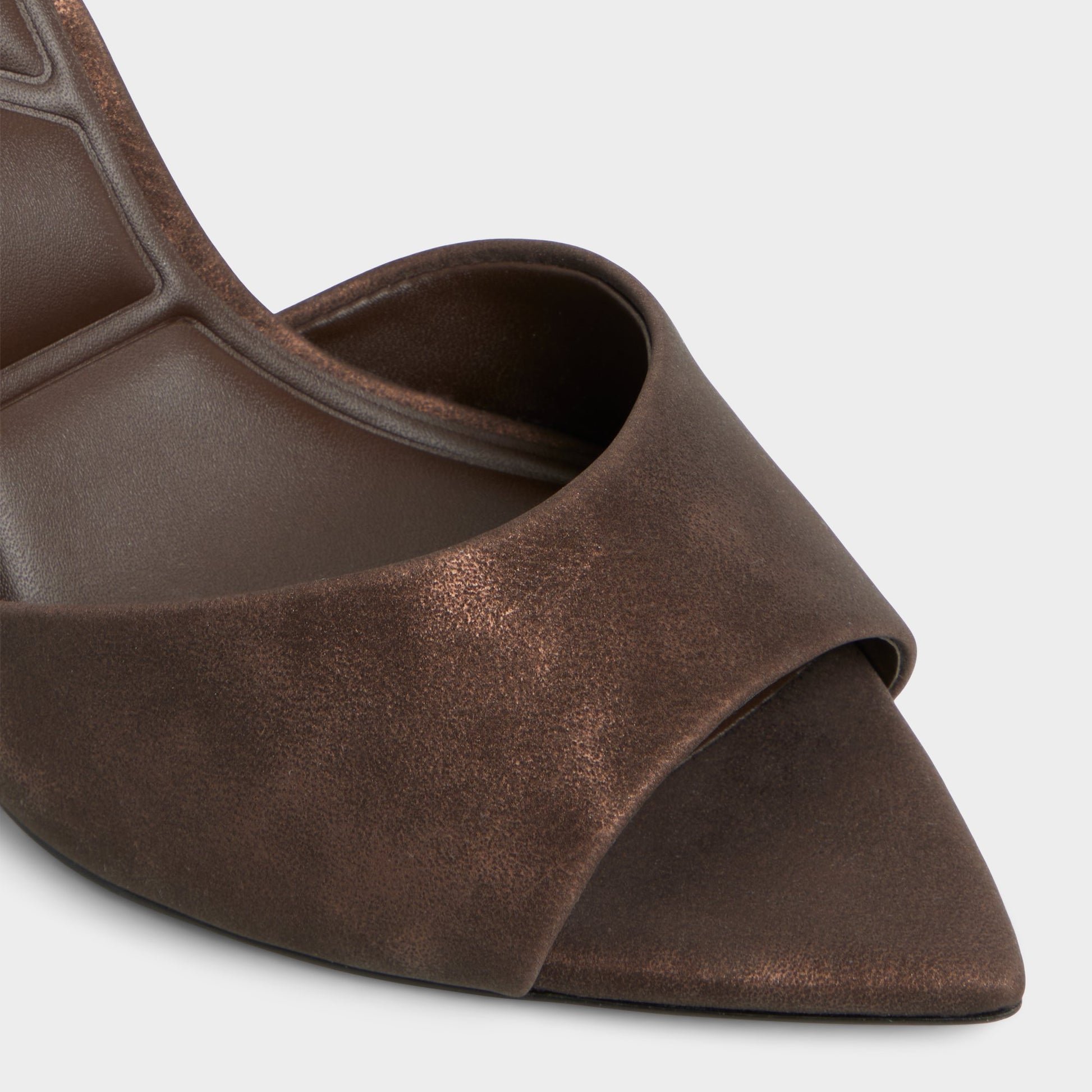 Close-up of the Dark Brown Anniebrilden Heeled mule