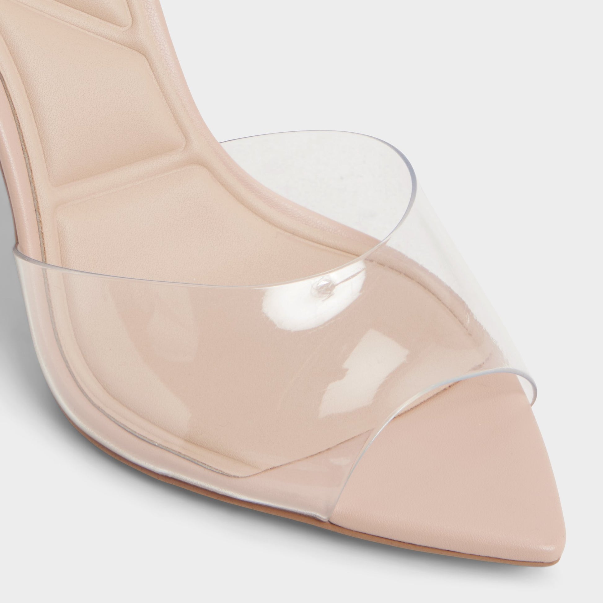 Close-up of the Beige Anitabrilden Heeled mule