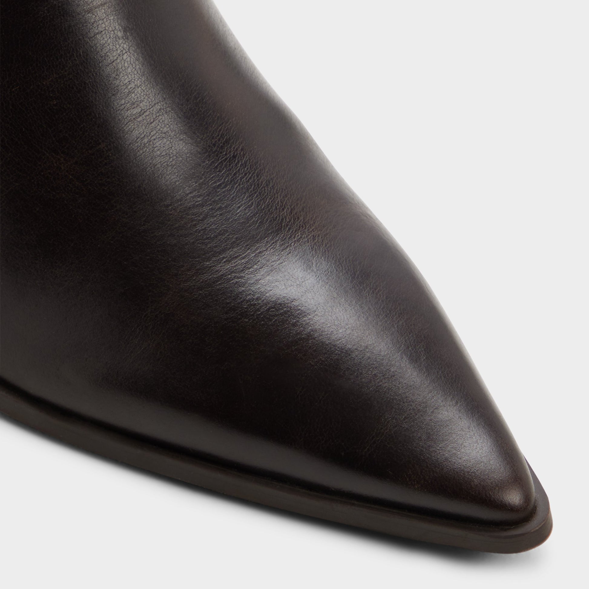 Gros plan de la Marron Foncé Emmalie Bottillon