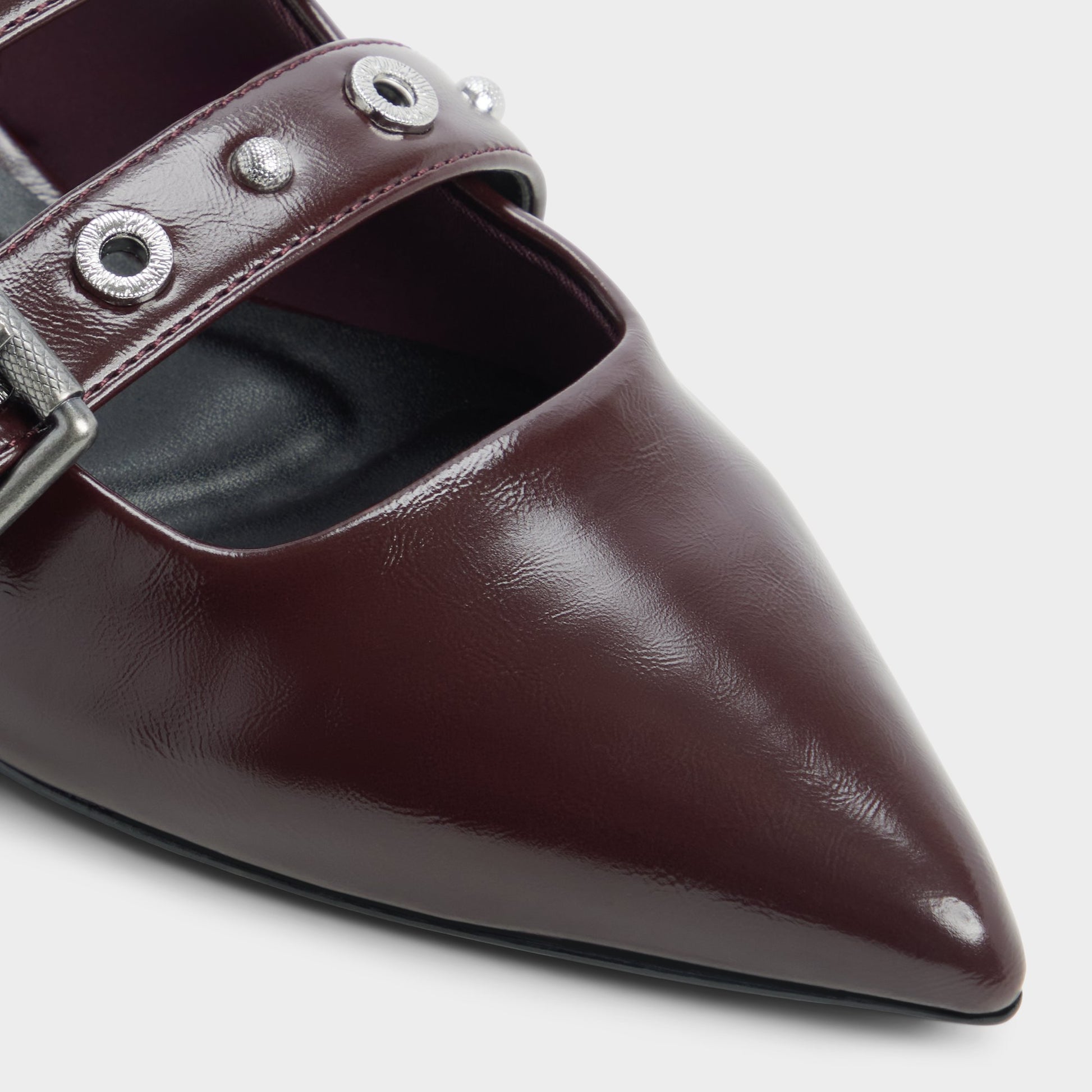 Close-up of the Bordo Lotheillan Slingback ballerina
