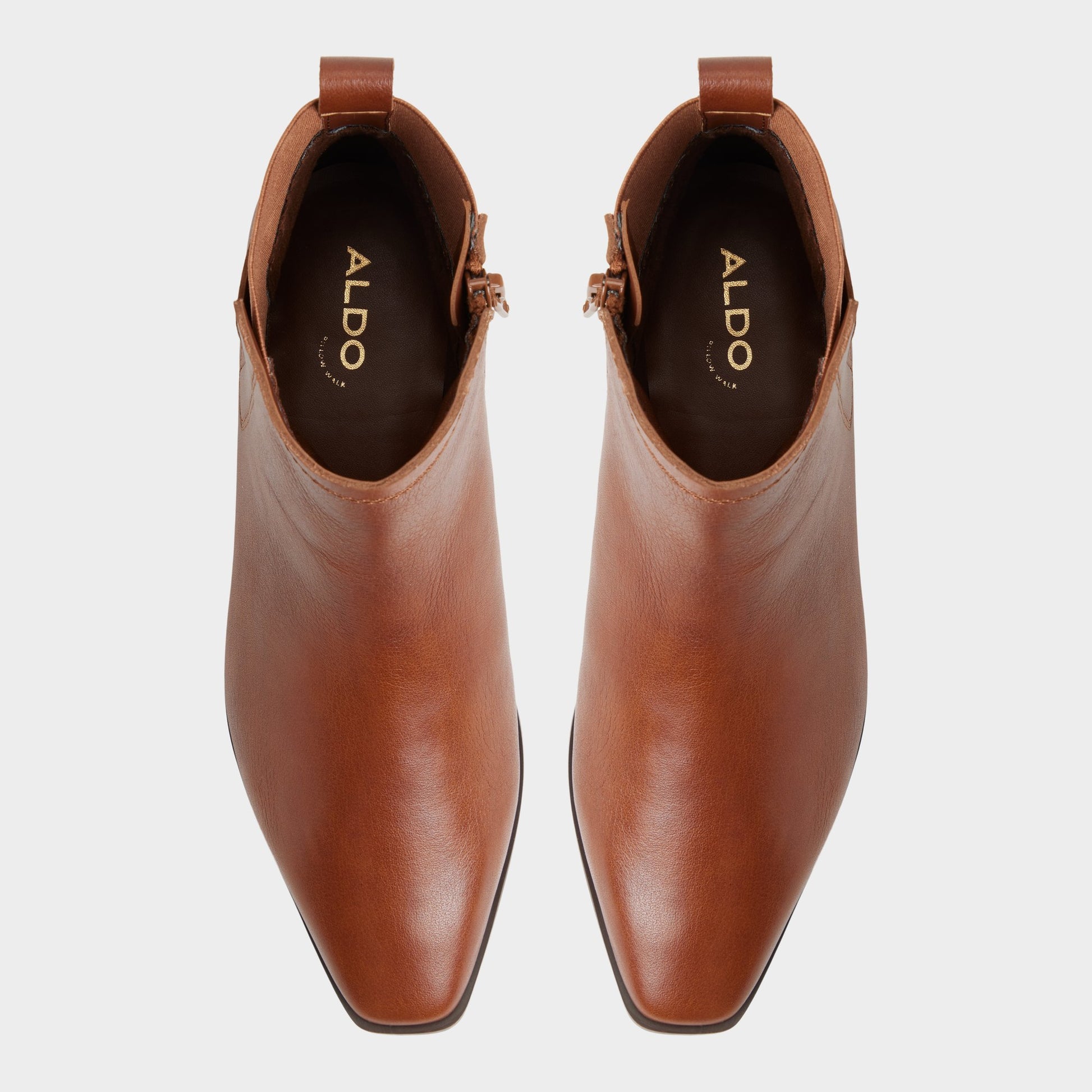 Top-down view of the Medium brown Raneldar Chelsea boot