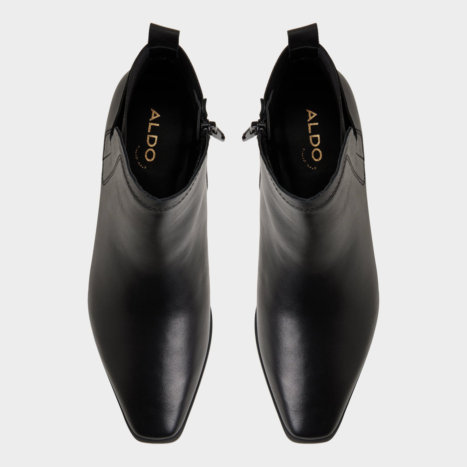 Top-down view of the Black Raneldar Chelsea boot