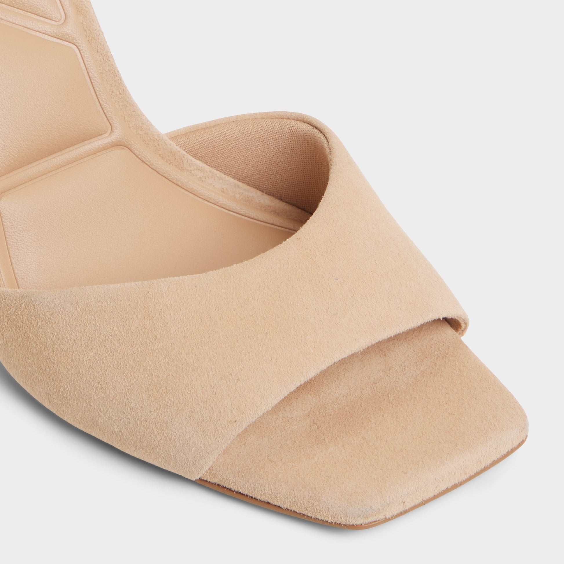 Close-up of the Medium Beige Jennifer Heeled mule