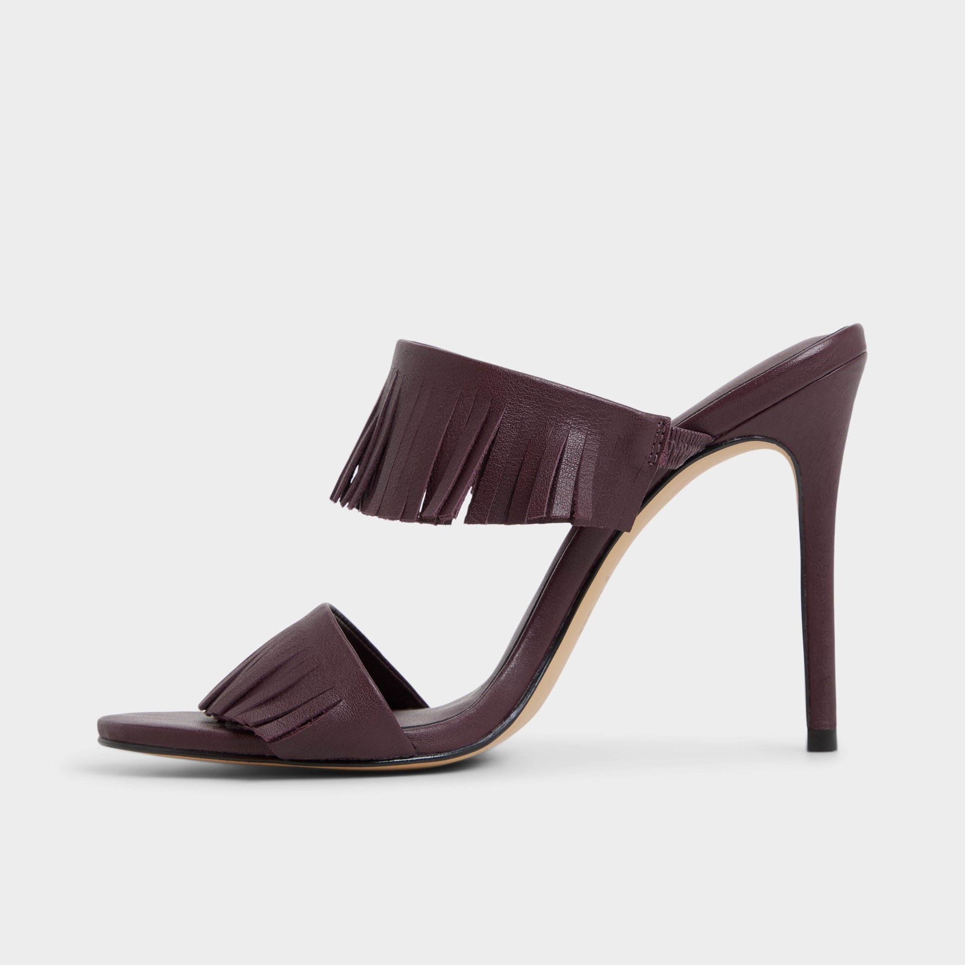 Side view of Bordo Nahanie Heeled mule