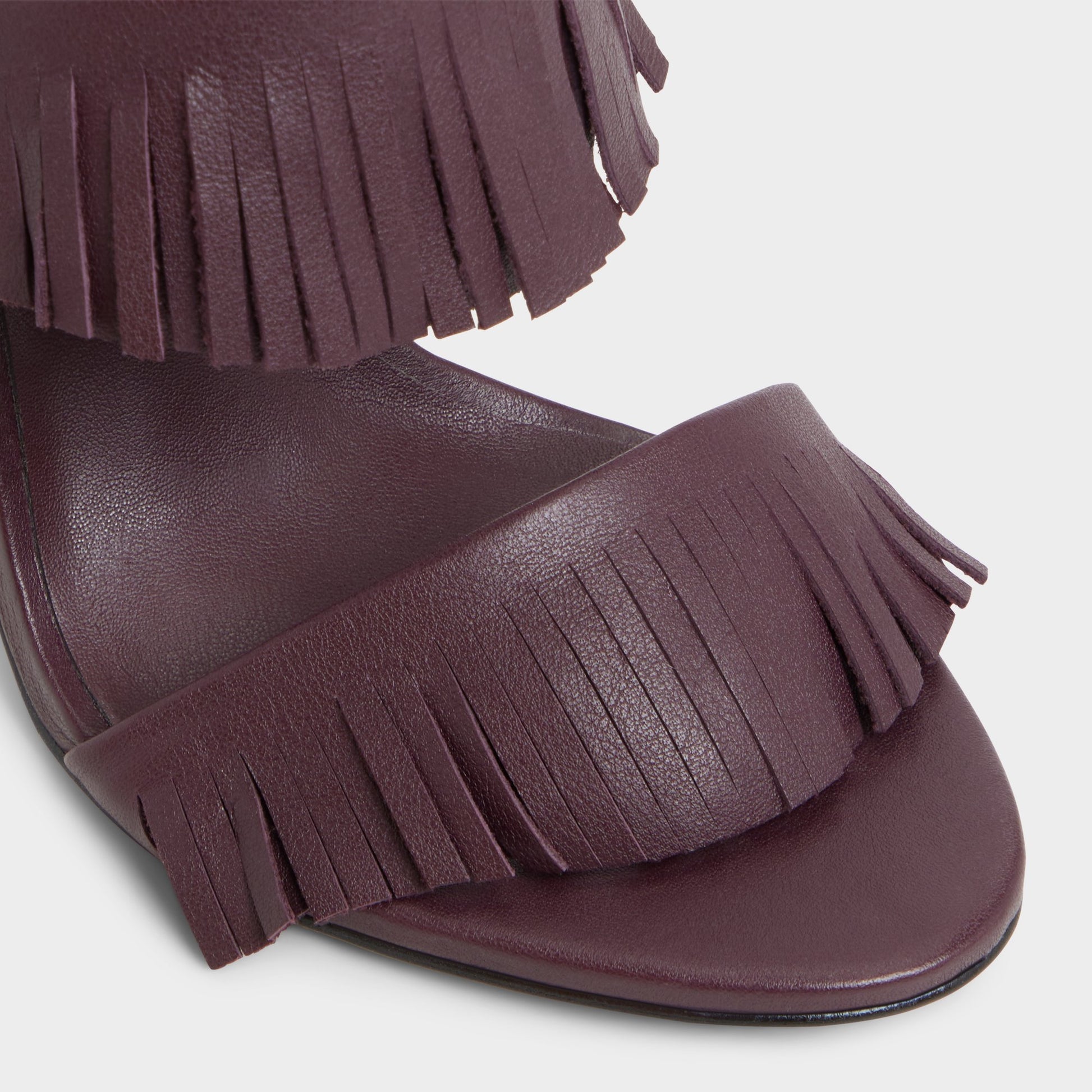 Close-up of the Bordo Nahanie Heeled mule