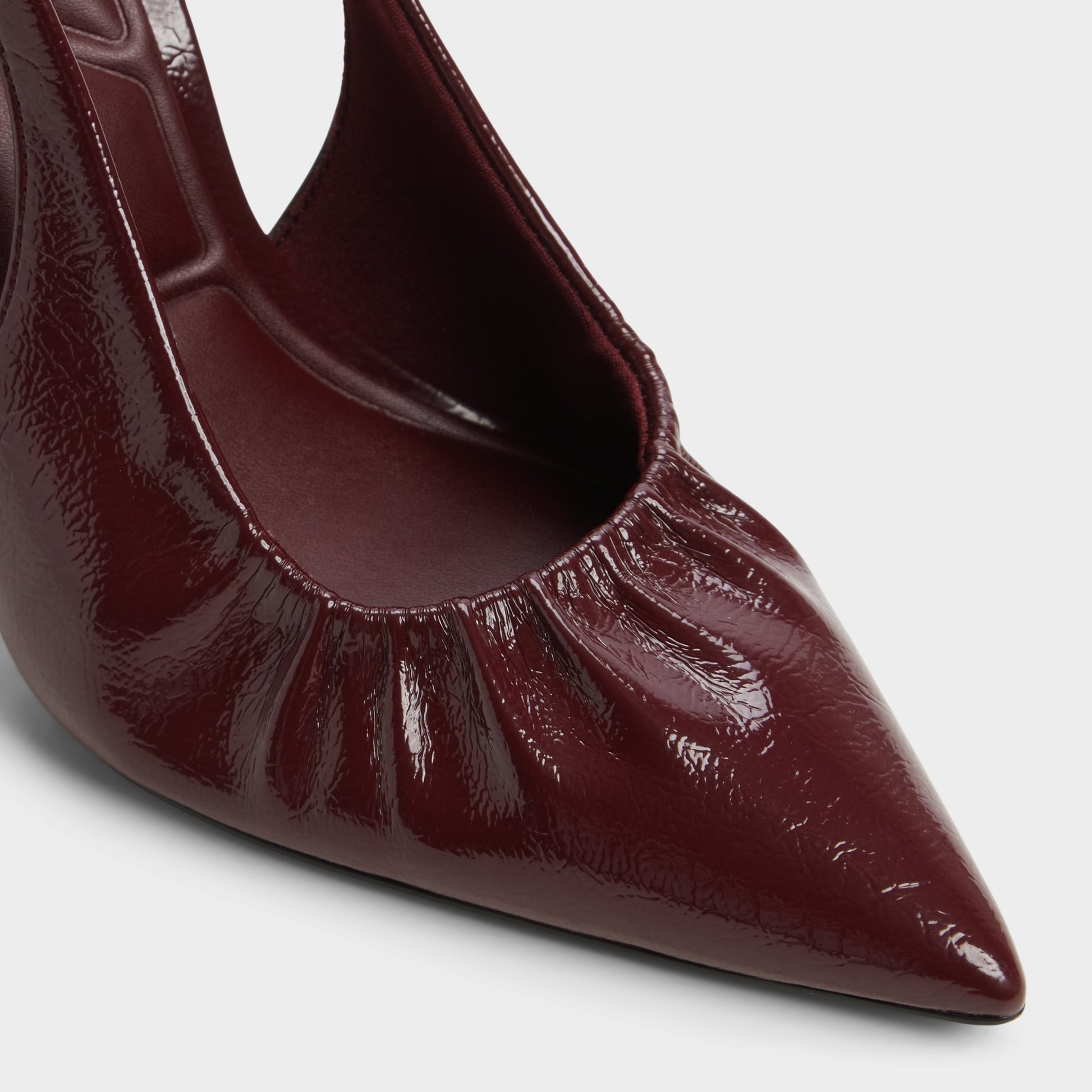 Close-up of the Bordo Mystie Slingback heel