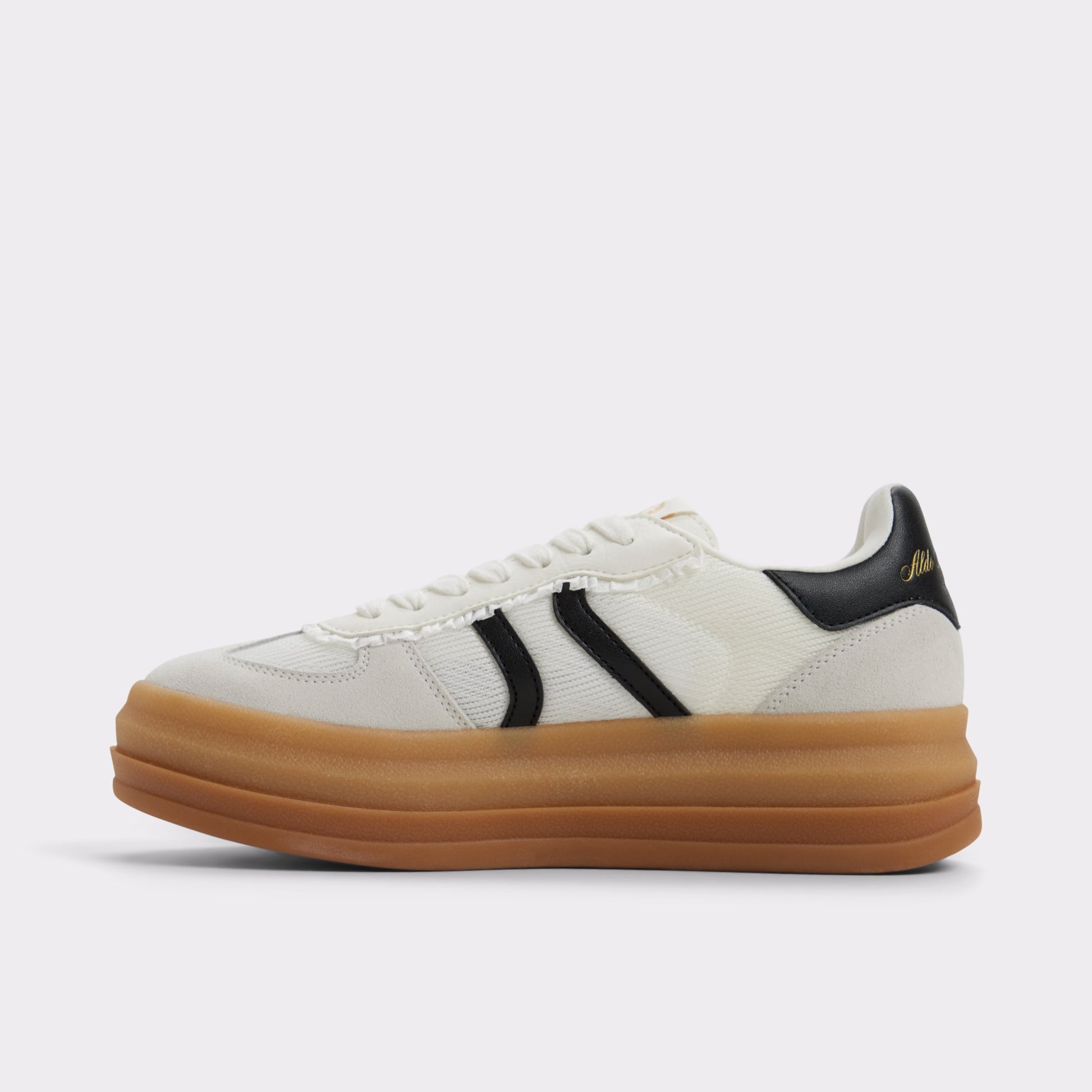 Side view of White/Black Elabrintar Low top sneaker