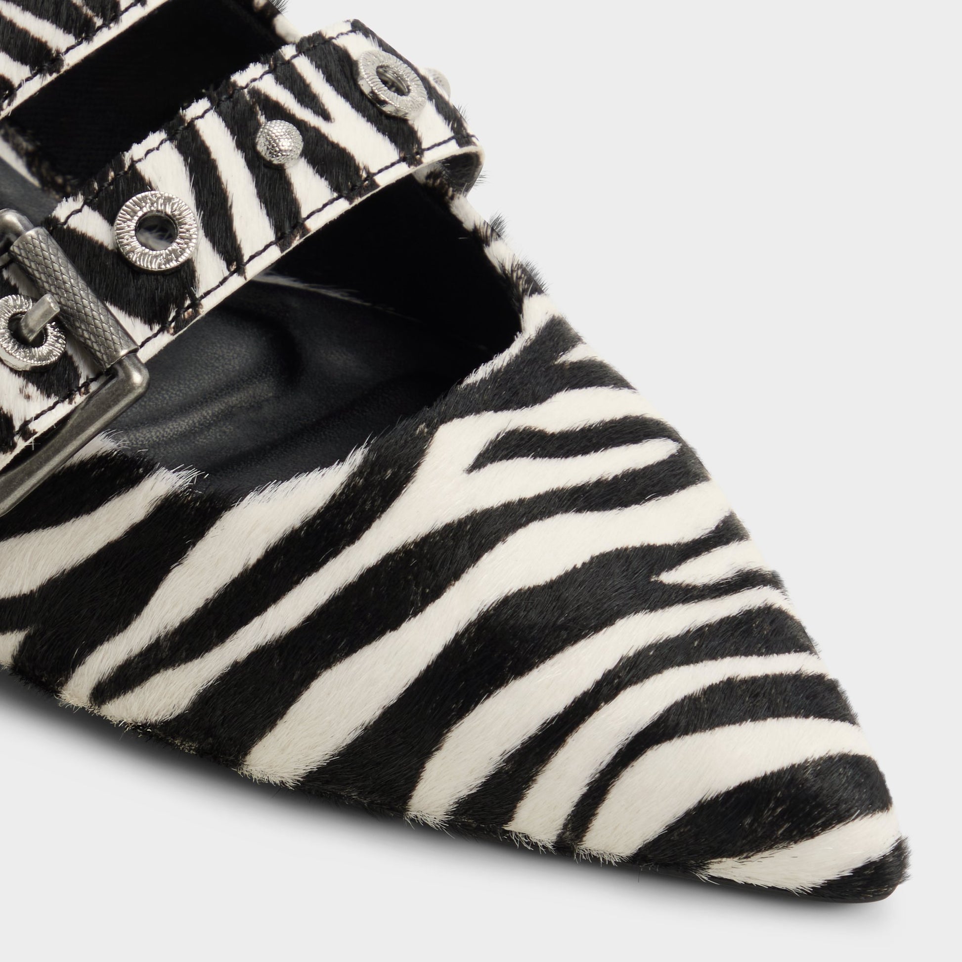 Close-up of the White/Black Lotheillan Slingback ballerina