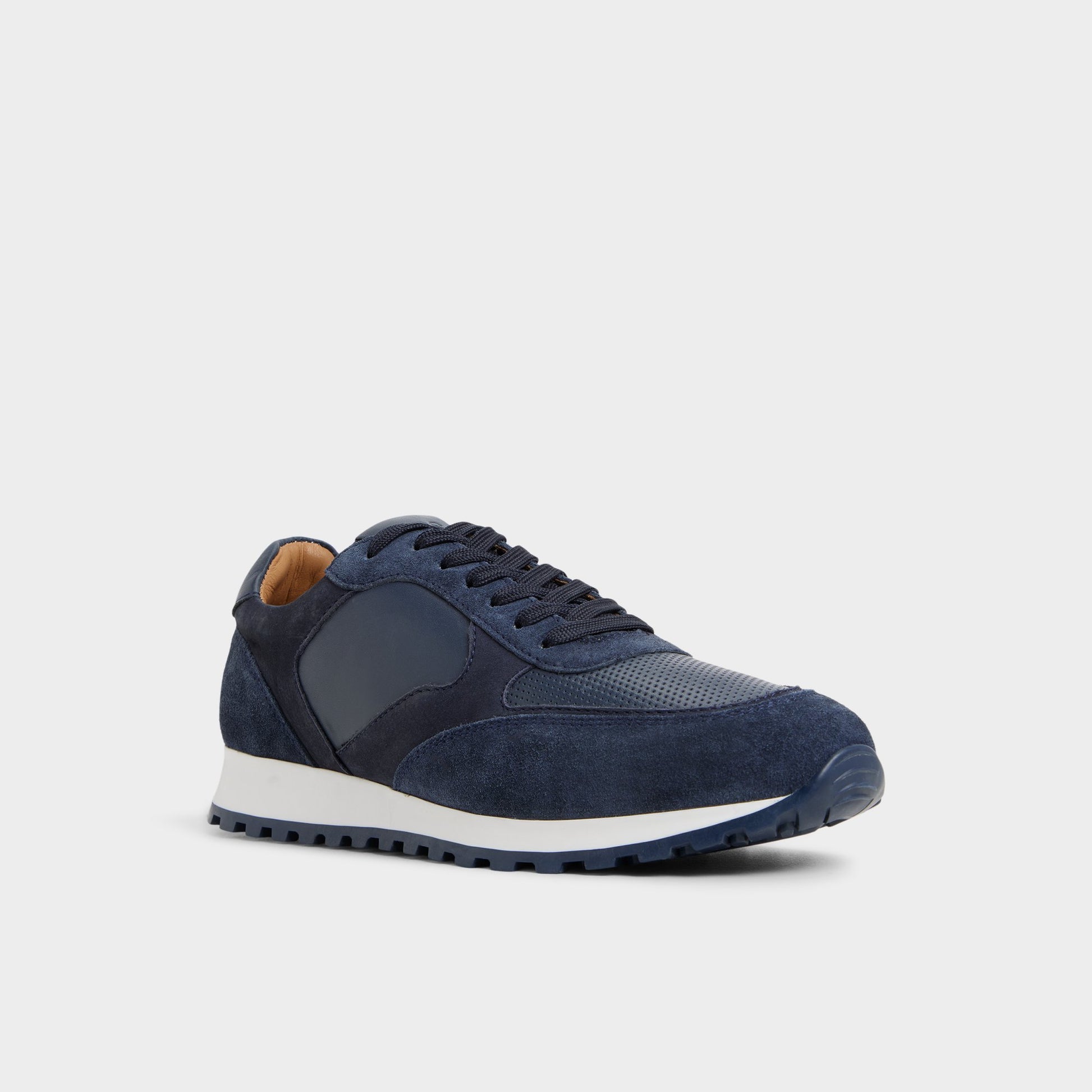Three-quarter angle of Navy Gordo Low top sneaker's front side