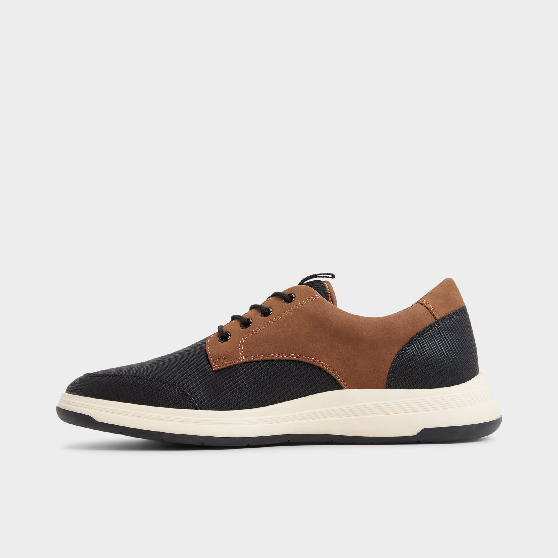 Side view of Cognac Konnor Oxford shoe