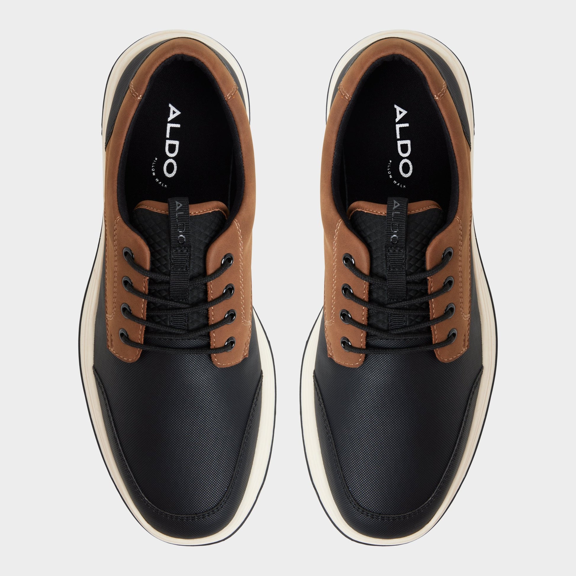 Top-down view of the Cognac Konnor Oxford shoe