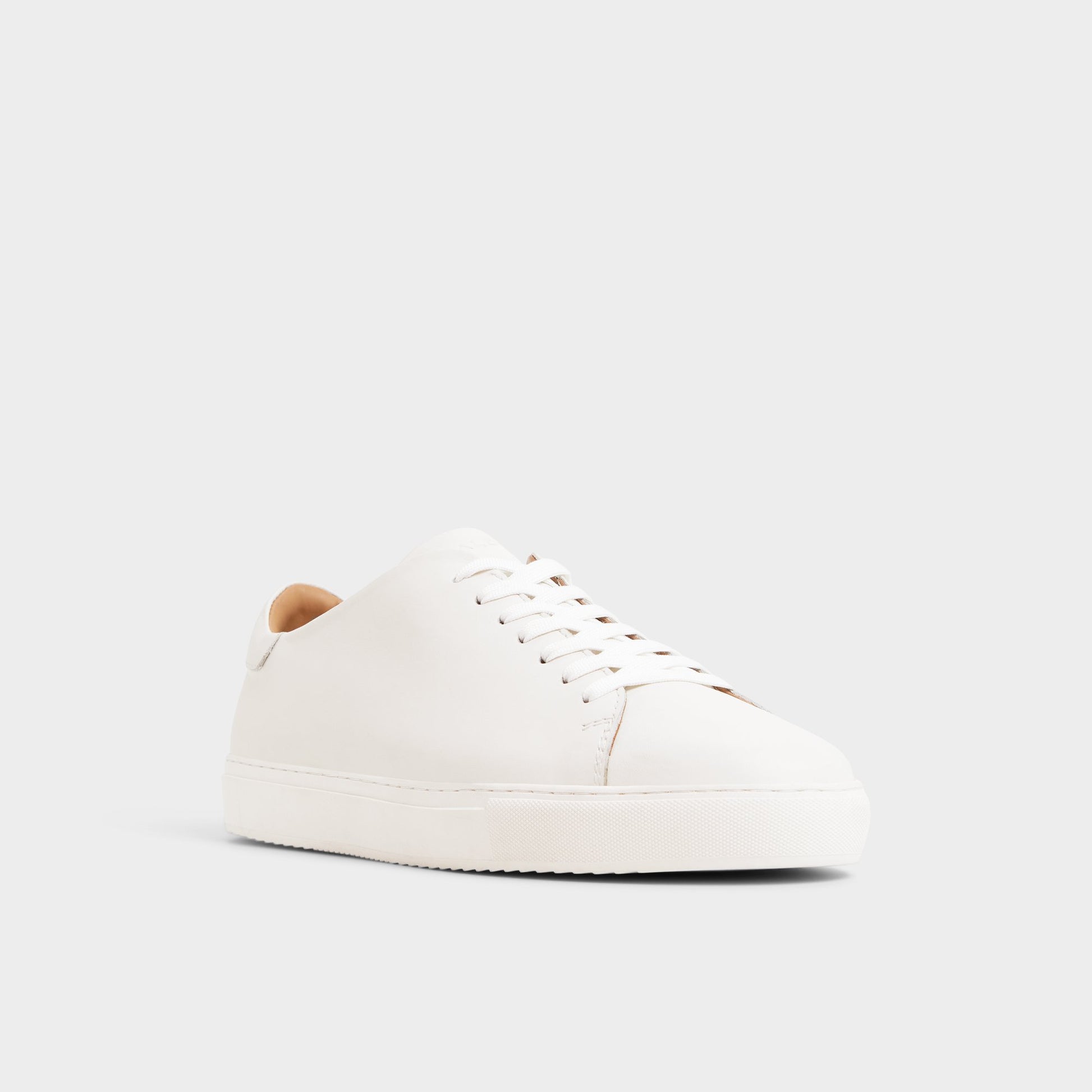 Three-quarter angle of White Fonzo Low top sneaker's front side