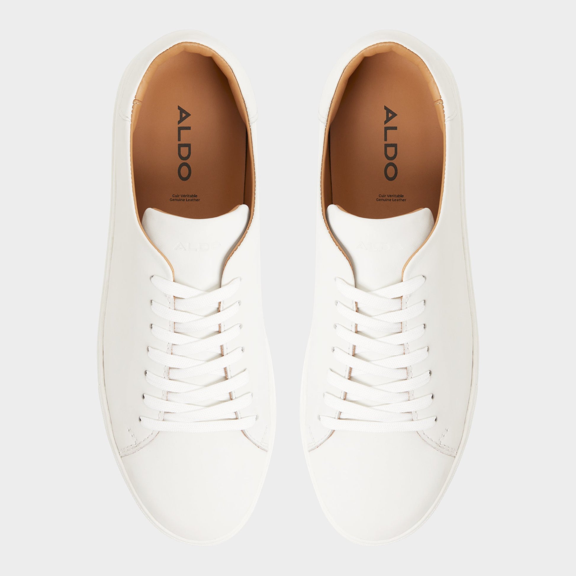 Top-down view of the White Fonzo Low top sneaker