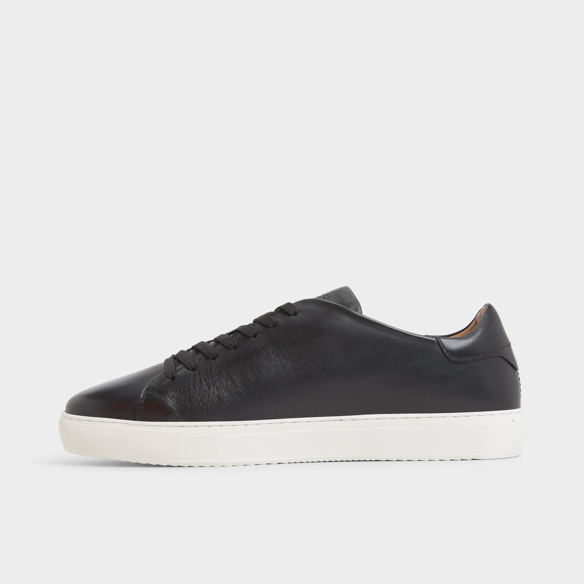 Side view of Black Fonzo Low top sneaker