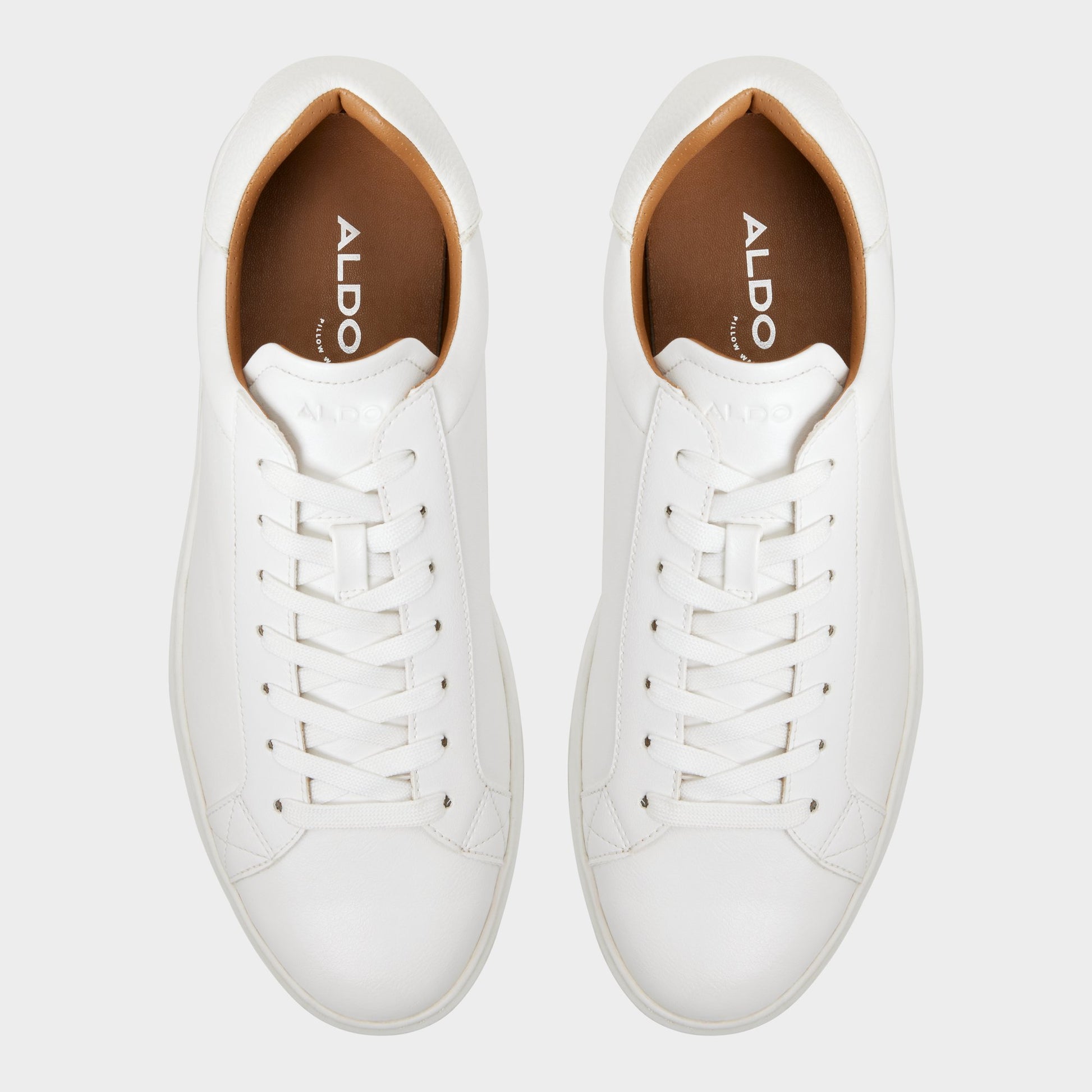Top-down view of the White Toddy Low top sneaker