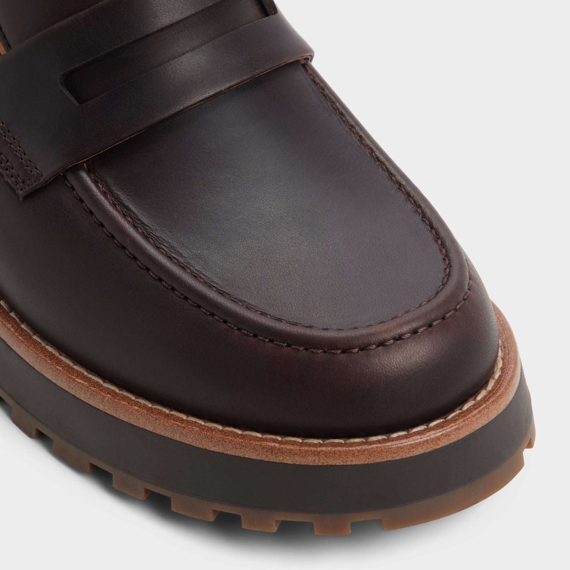 Close-up of the Dark brown Kole Loafer