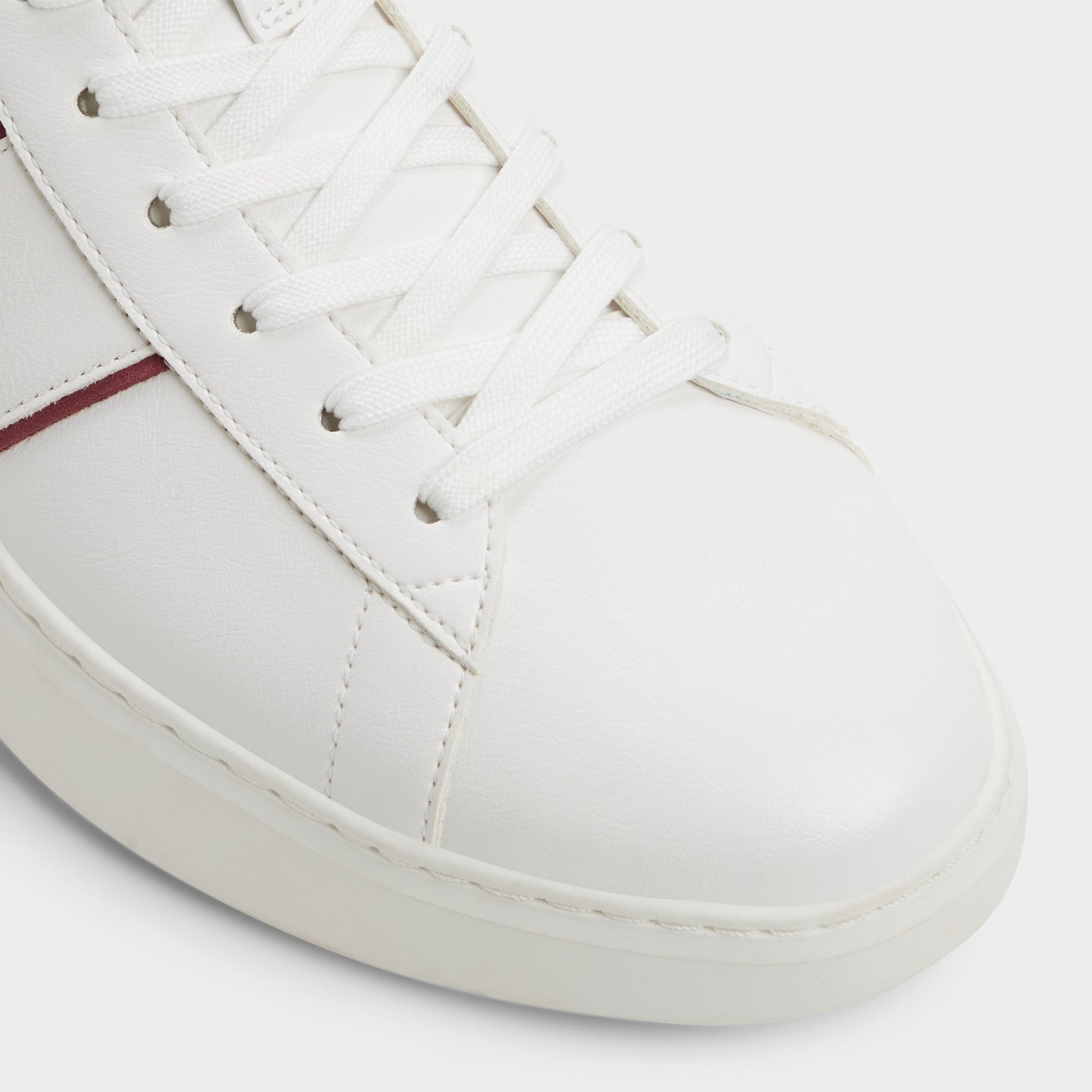 Close-up of the White Paxon Low top sneaker