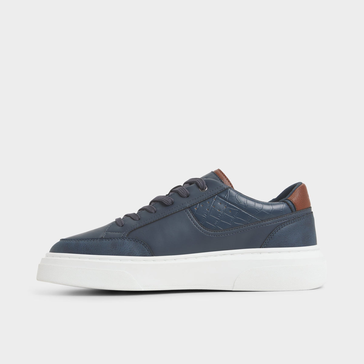 Side view of Navy Oakdale