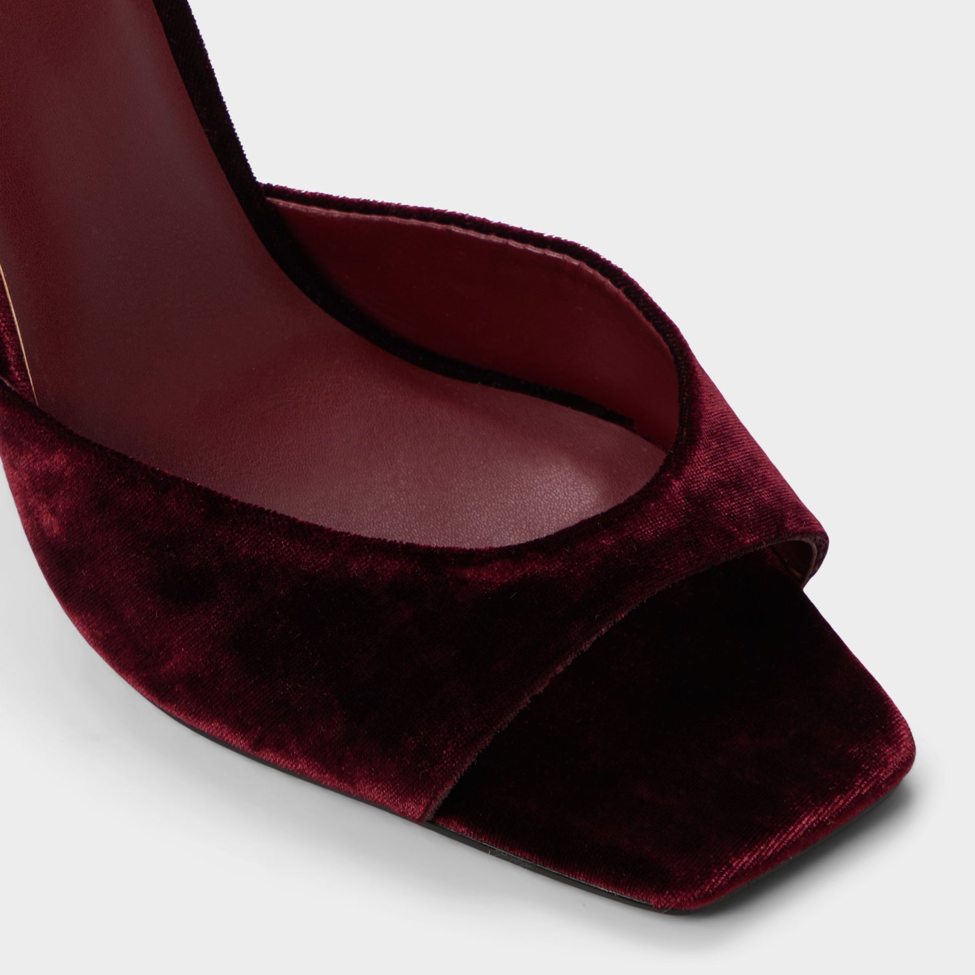 Close-up of the Bordo Alisonn