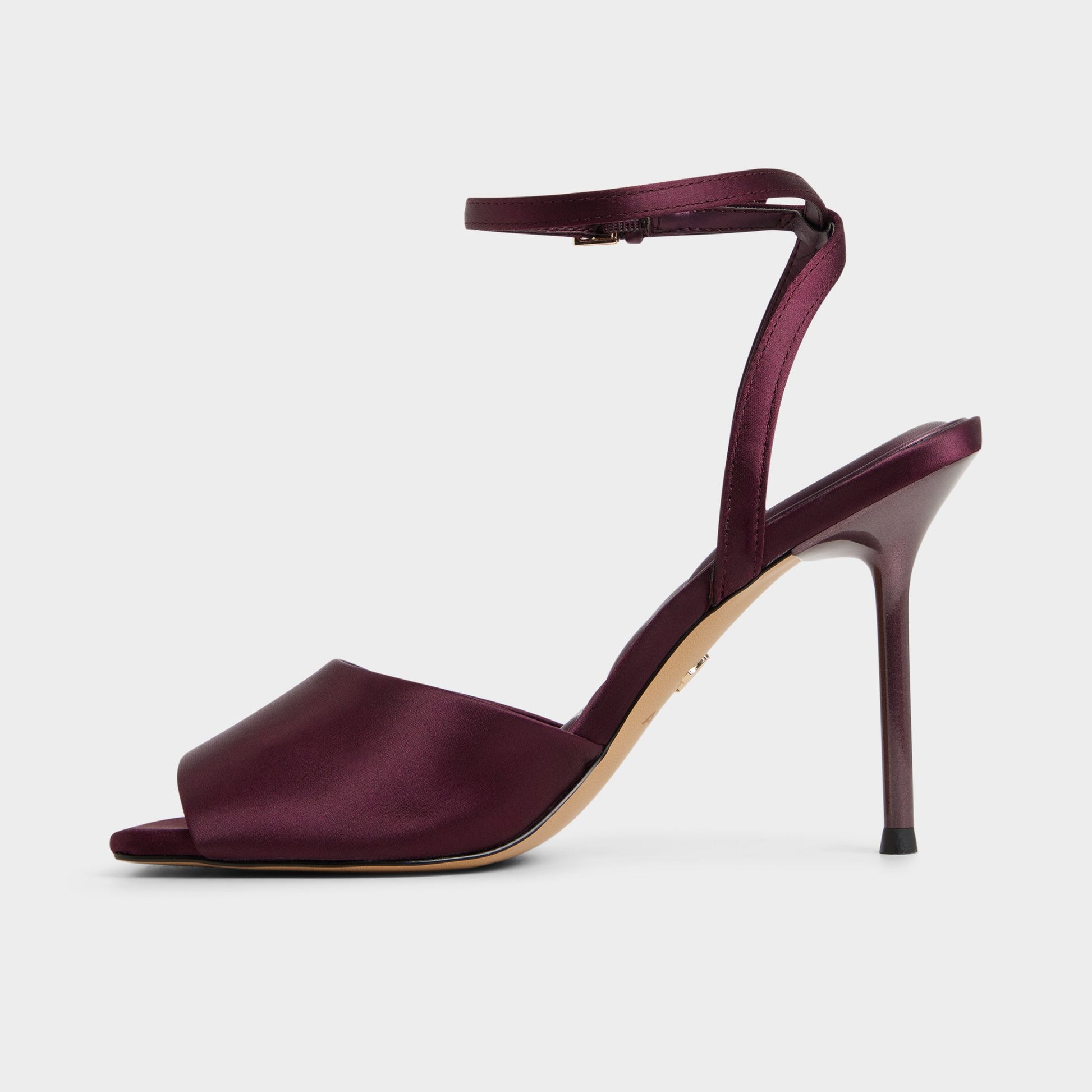 Side view of Bordo Kaiasien Strappy heeled sandal